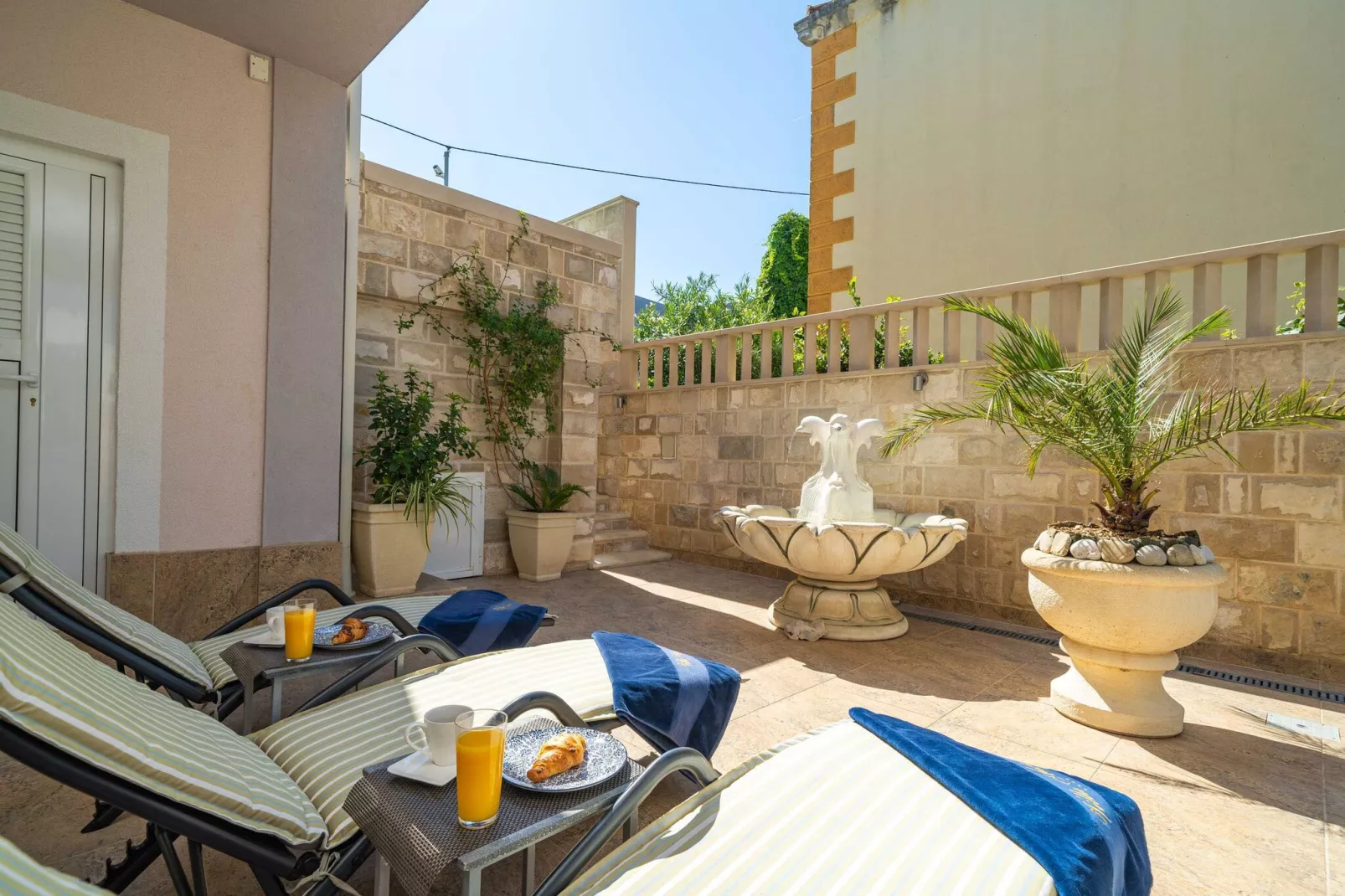 Apartments Aura - Comfort Studio Apartment 3 with shared swimming pool-Extérieur