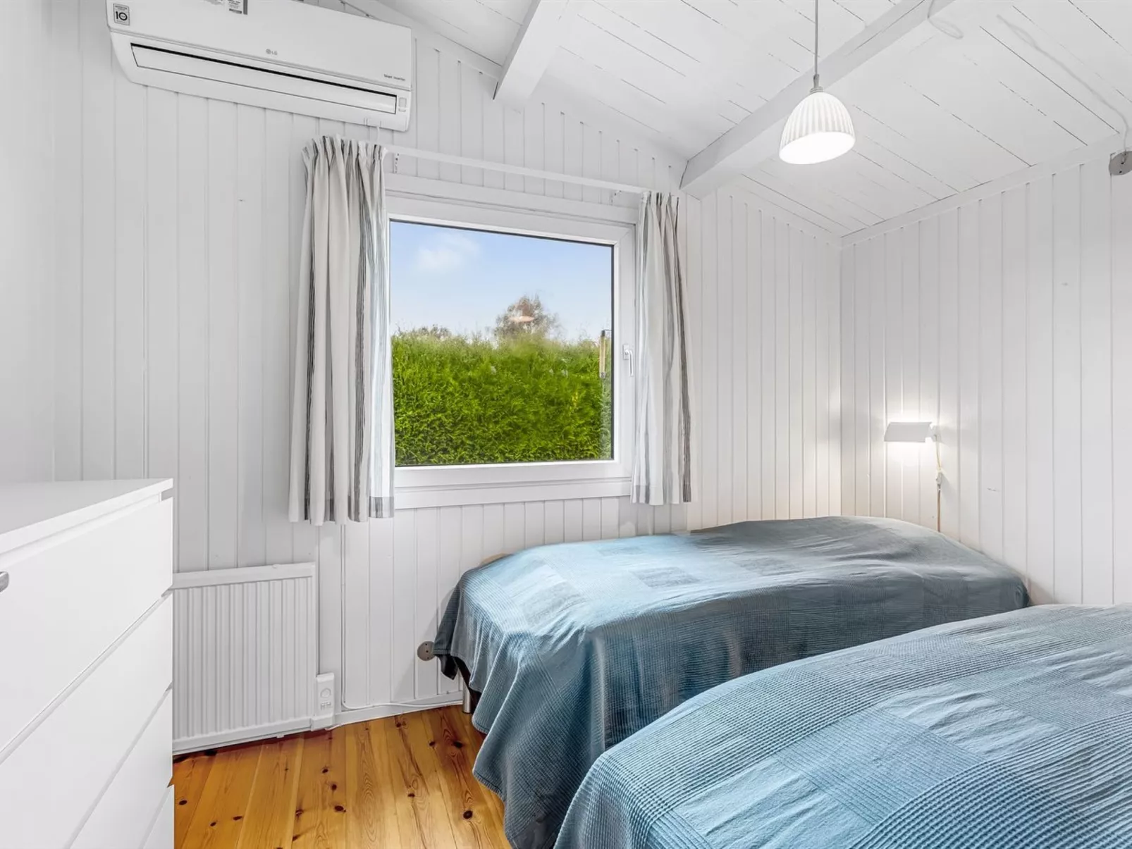 "Aameek" - 100m from the sea-Inside