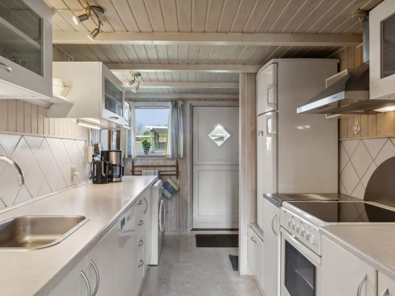 "Bjarni" - 175m from the sea-Dedans