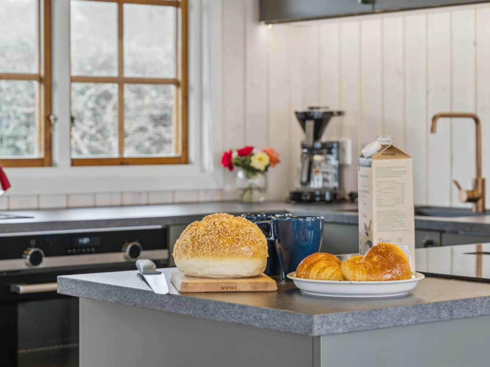 "Titta" - 10m to the fjord-Inside