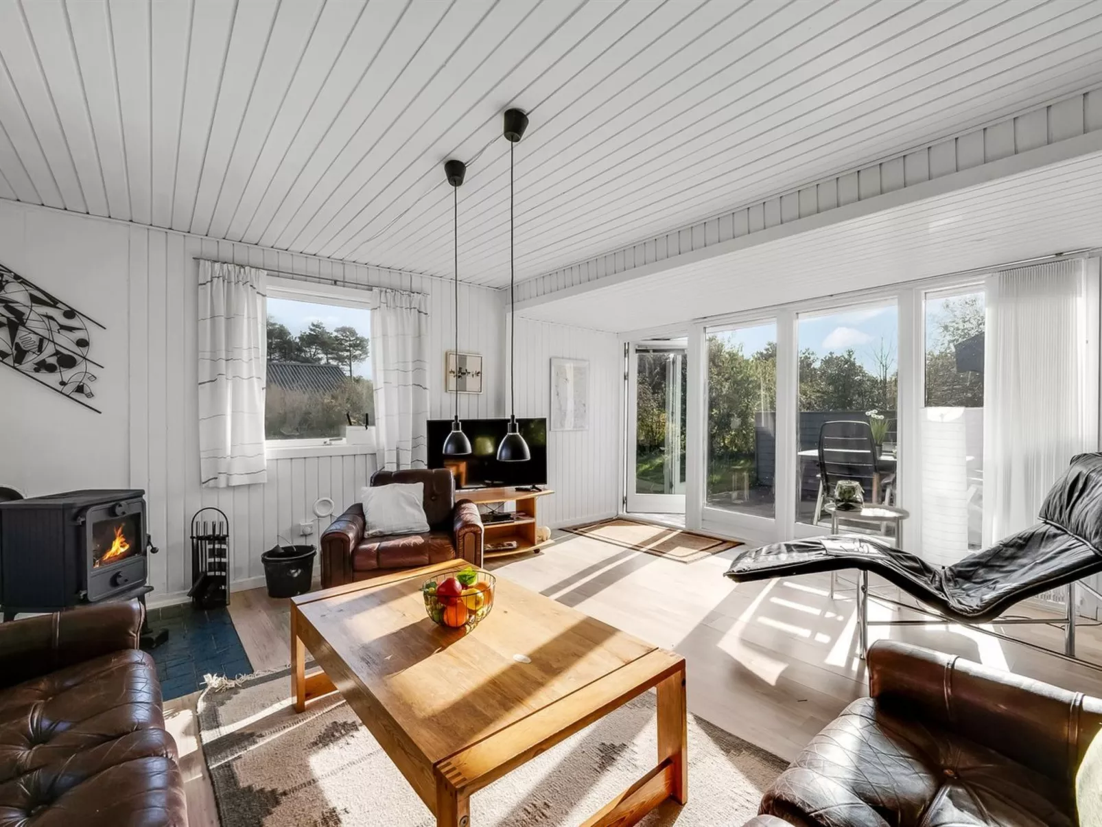 "Pirjo" - 350m to the fjord-Dedans