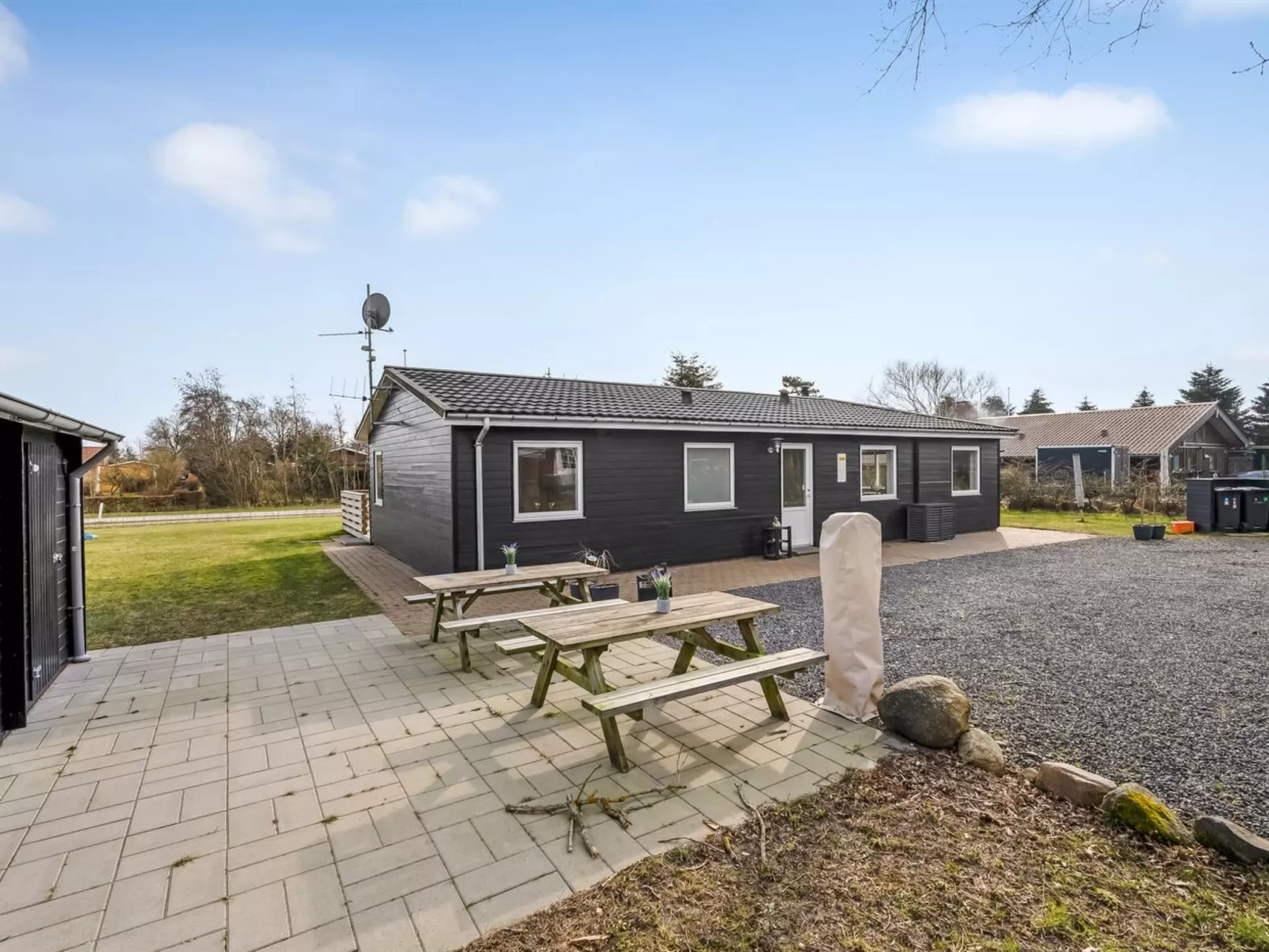 "Amine" - 300m to the fjord-Outside