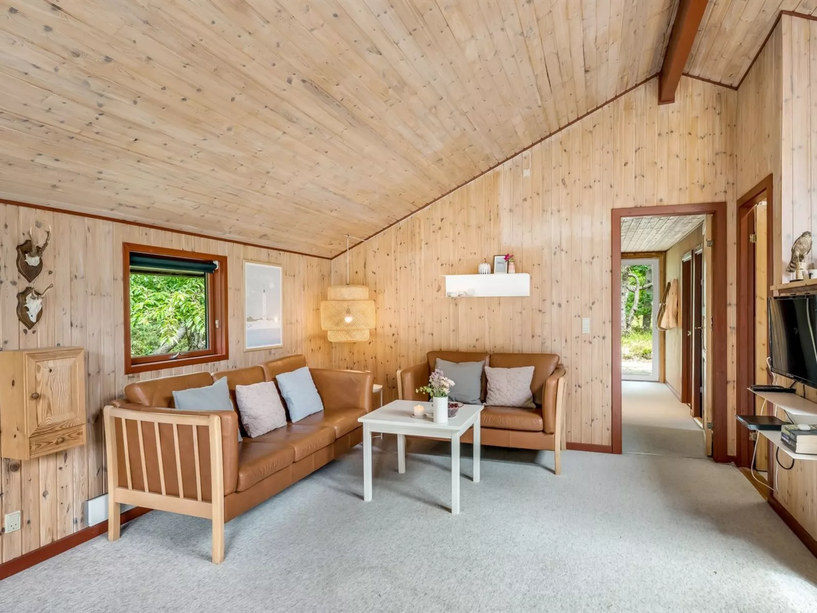 "Regine" - 1.1km to the fjord-Inside