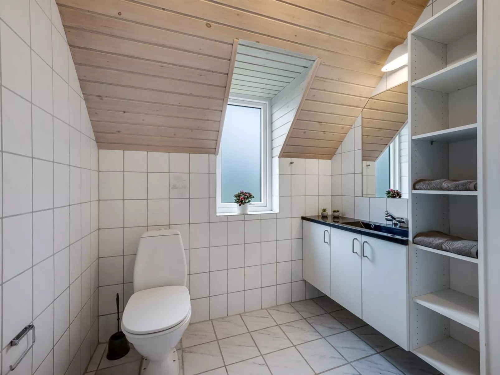 "Hunved" -  from the sea-Dedans