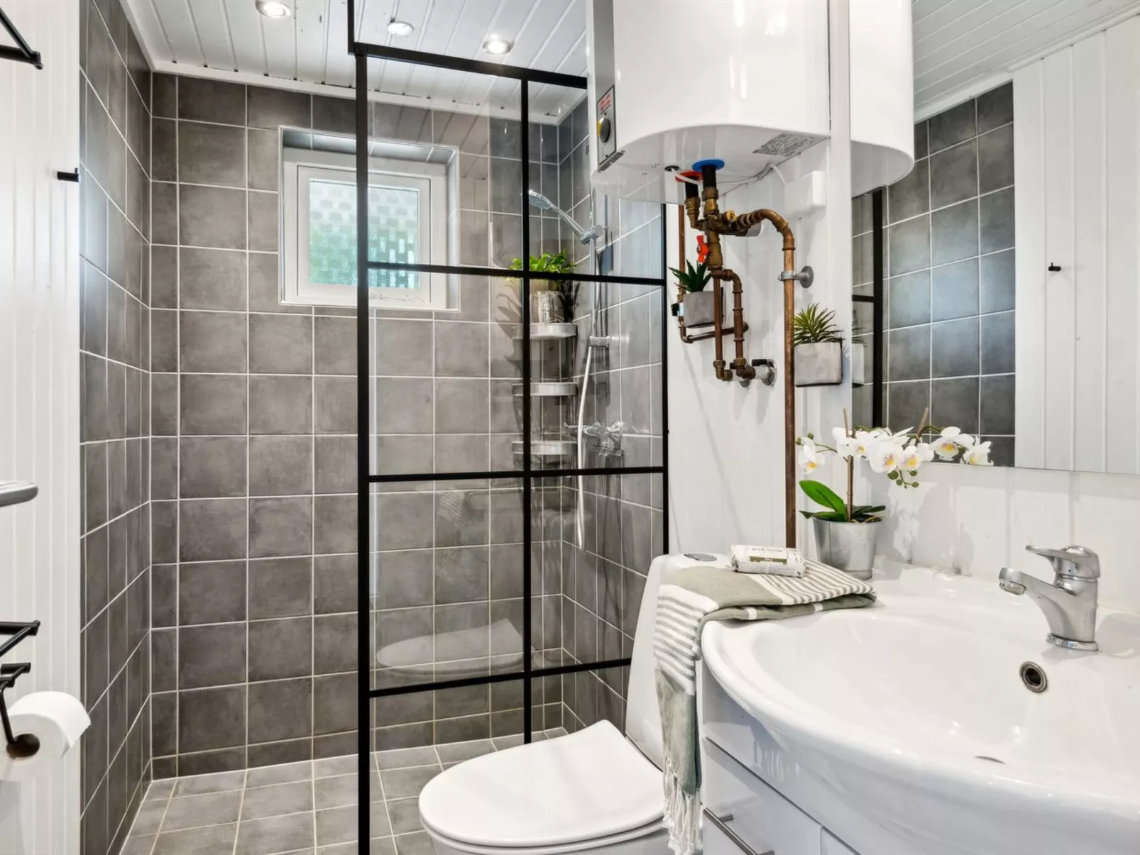 "Hjalmine" - 1.4km from the sea-Inside