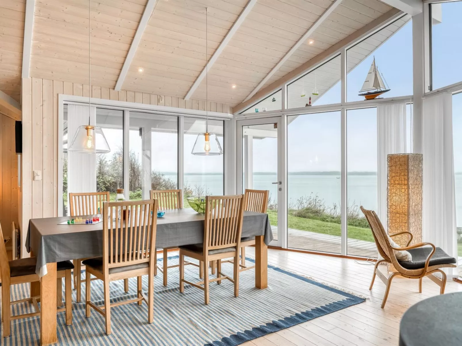 "Næwe" - 10m to the fjord-Drinnen