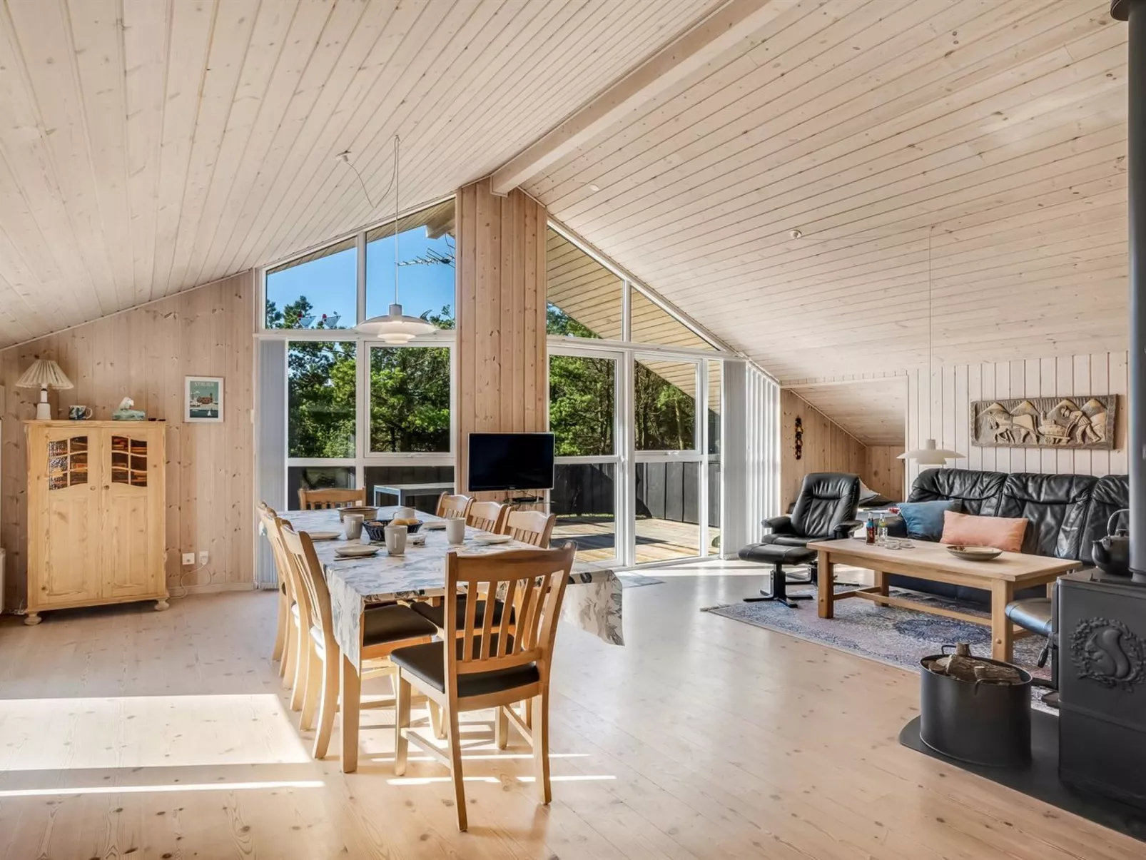 "Skrollan" - 200m to the fjord-Inside