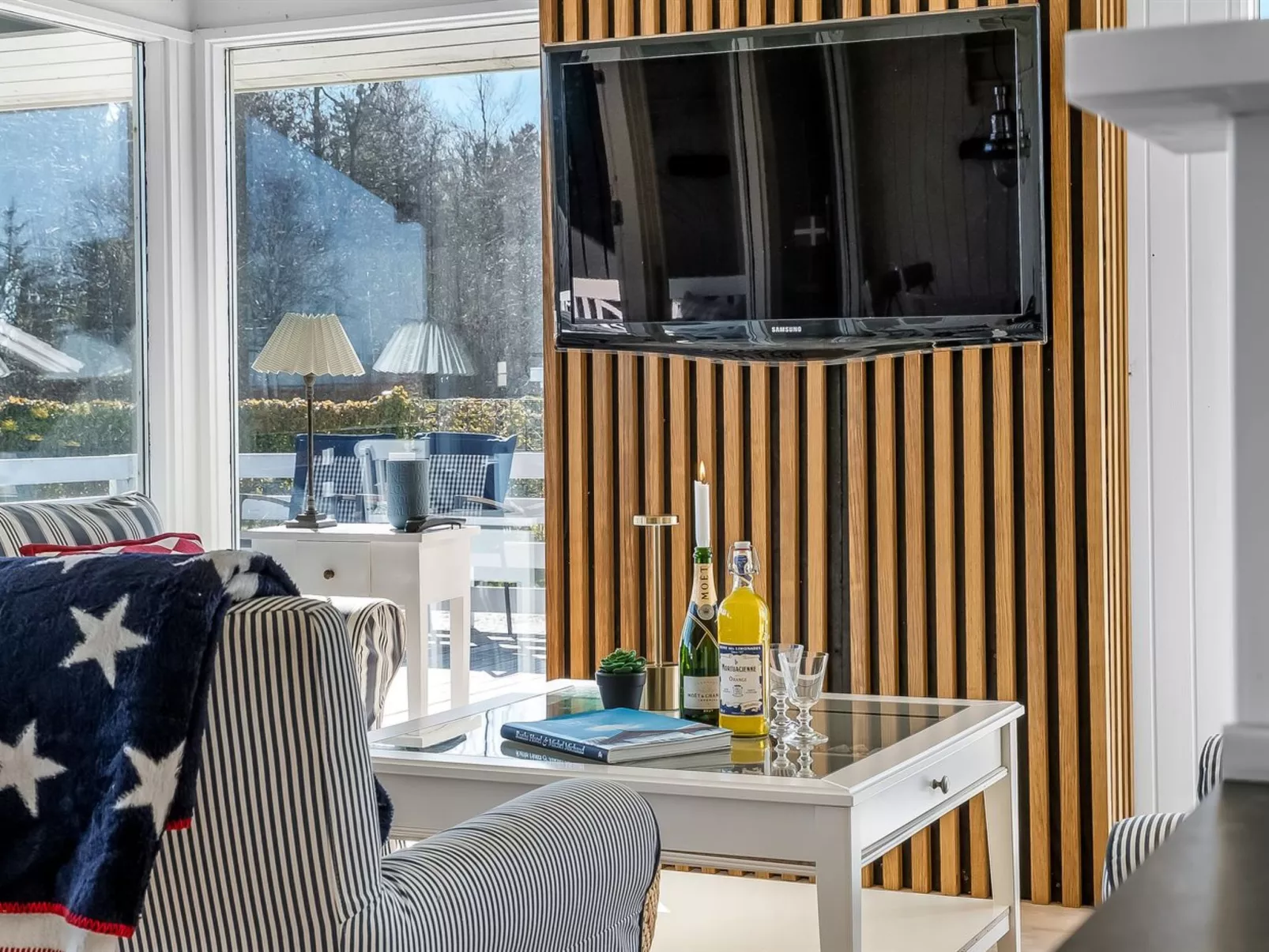 "Jaike" -  from the sea-Drinnen