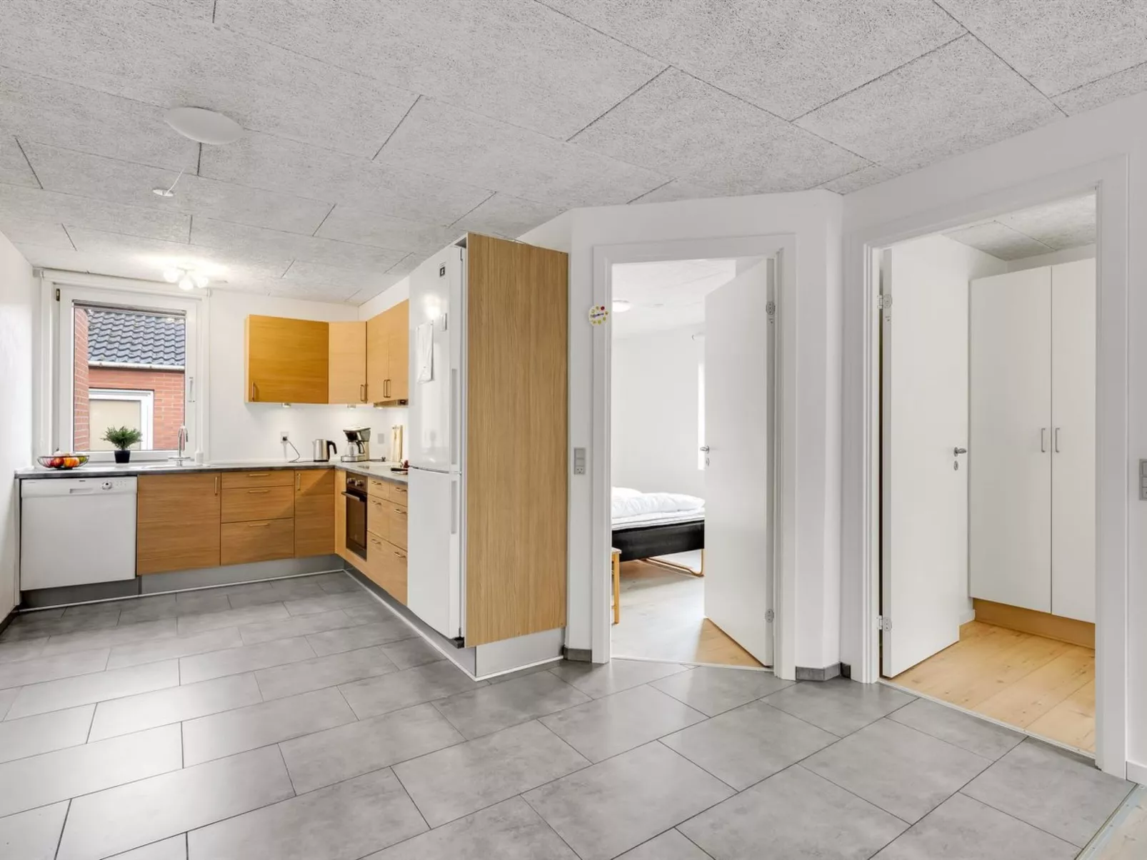 "Kamp" - 1km to the fjord-Inside