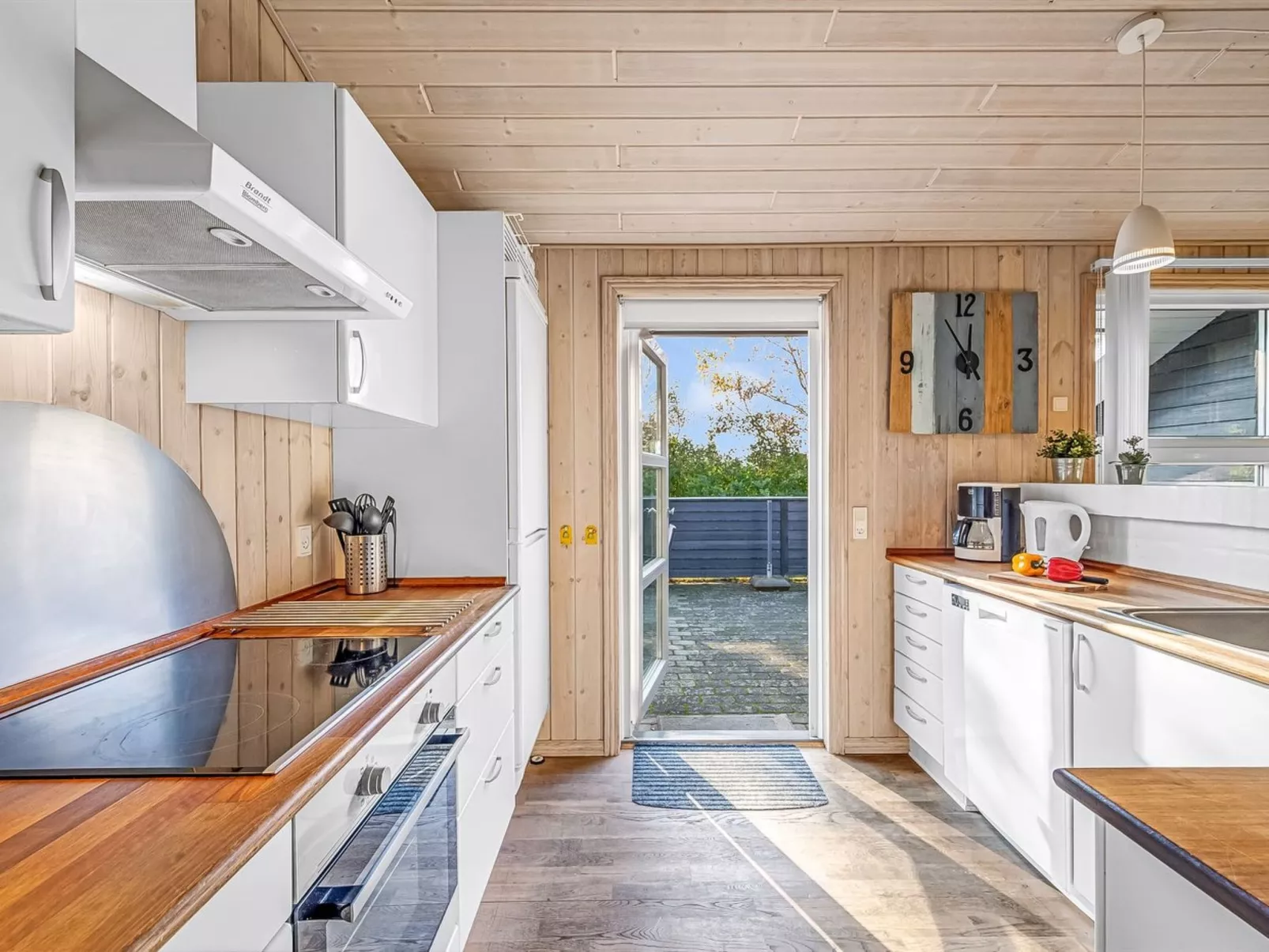 "Efka" - 600m to the fjord-Dedans