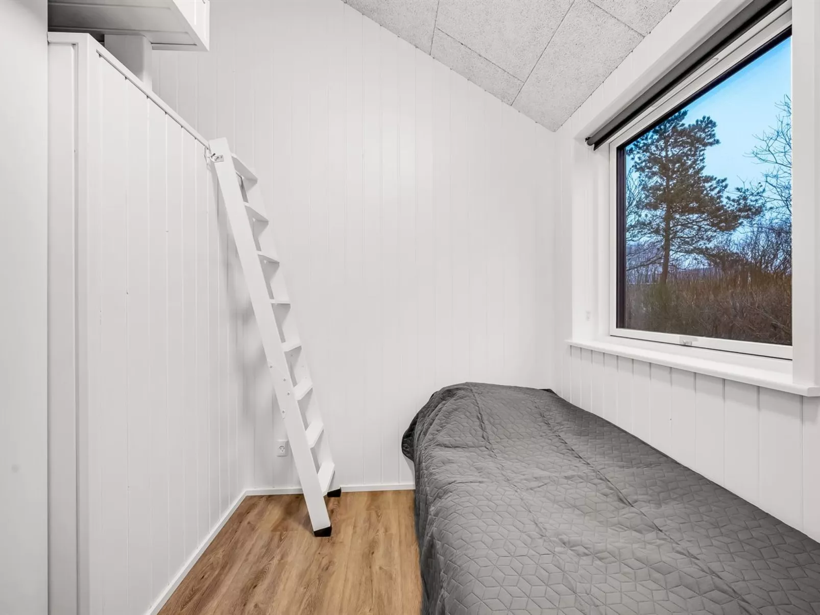 "Grimar" - 400m to the fjord-Drinnen