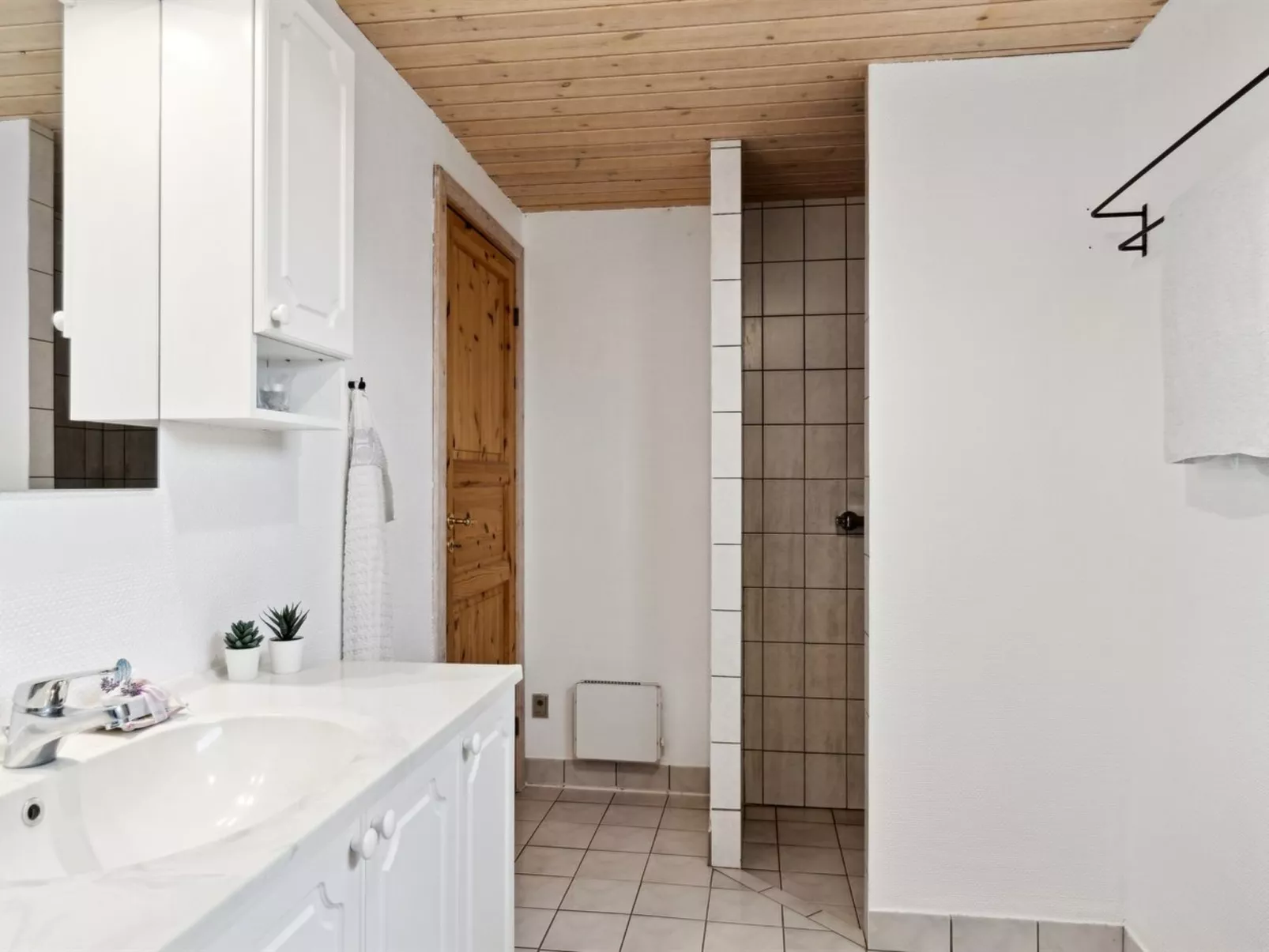 "Suometar" - 90m from the sea-Inside