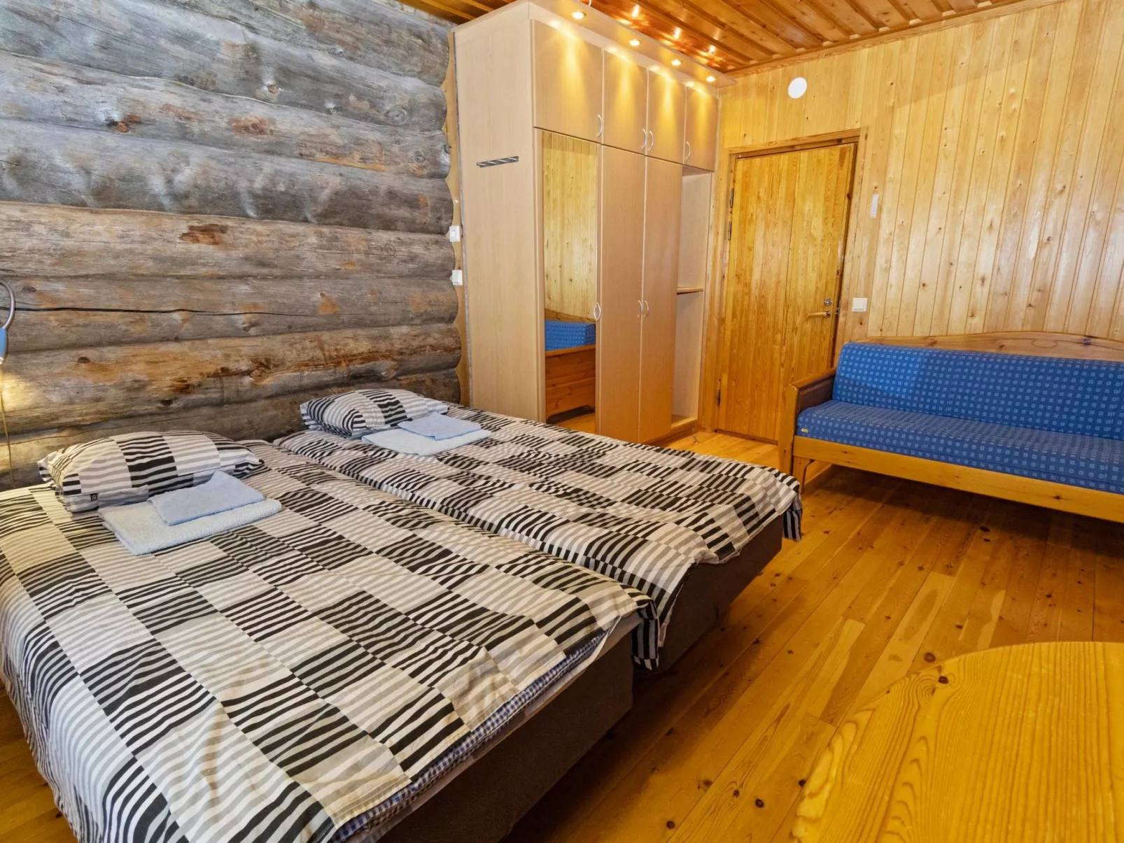 Metsä-luosto-Drinnen