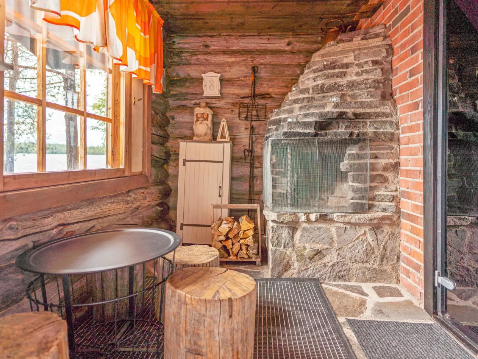 Urpola riviera-Inside