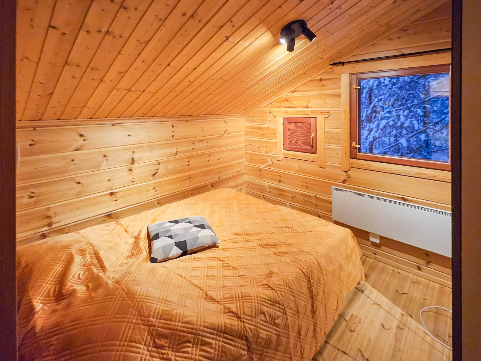 Rovarakka 1 b-Inside