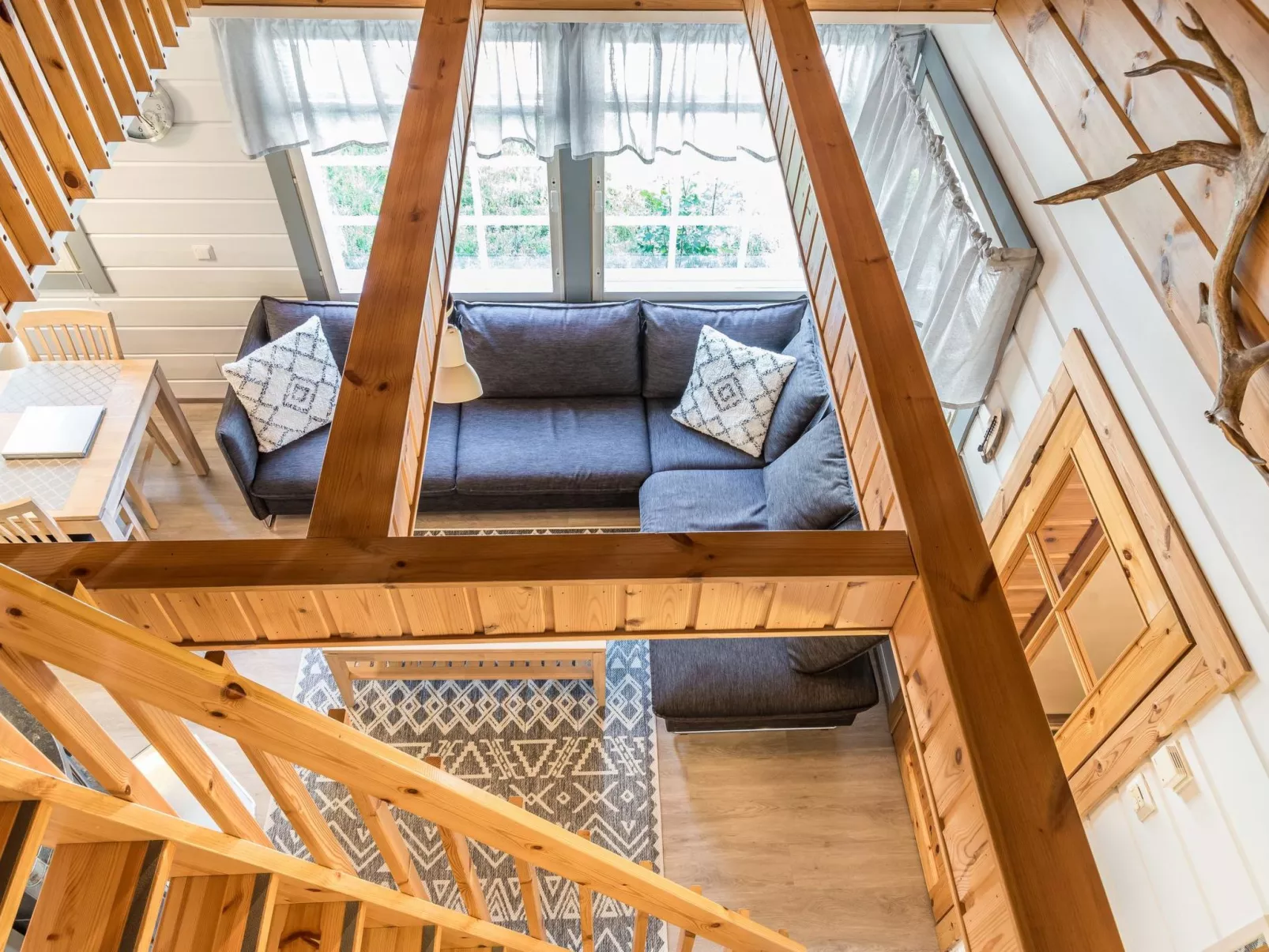 Levin kultakoto-Inside