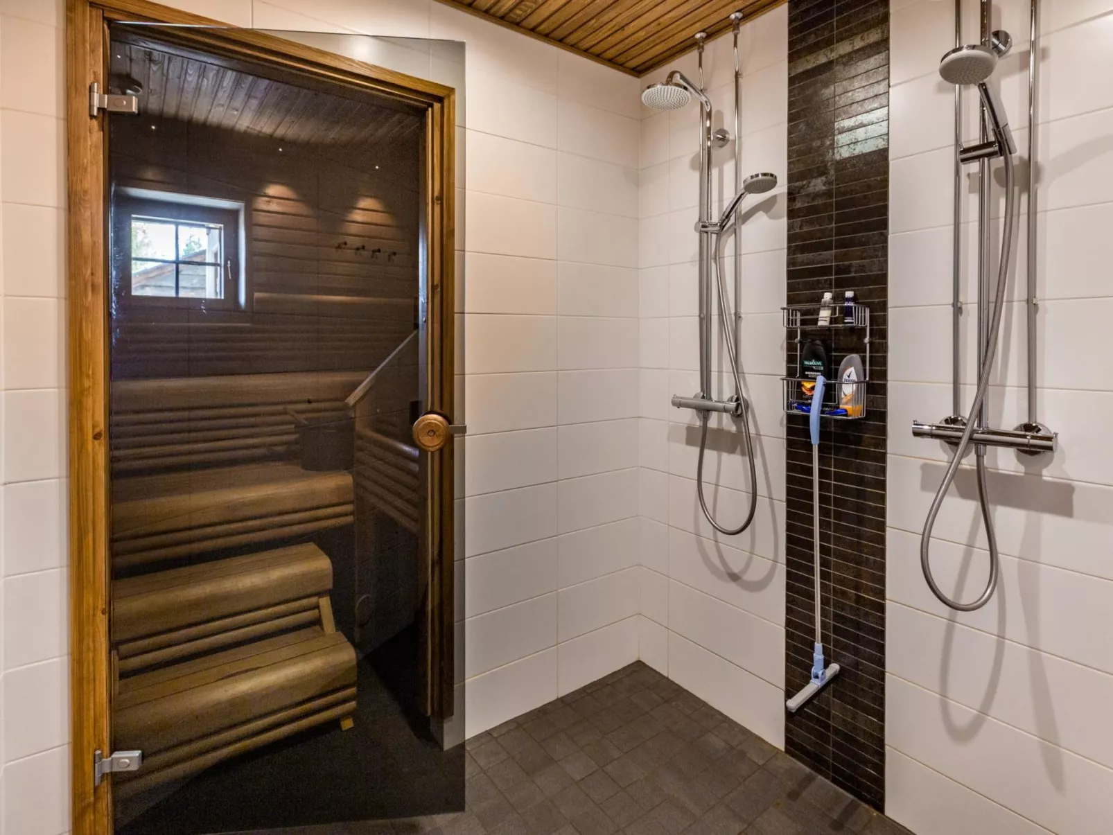 Karhunkieppi 11b-Drinnen