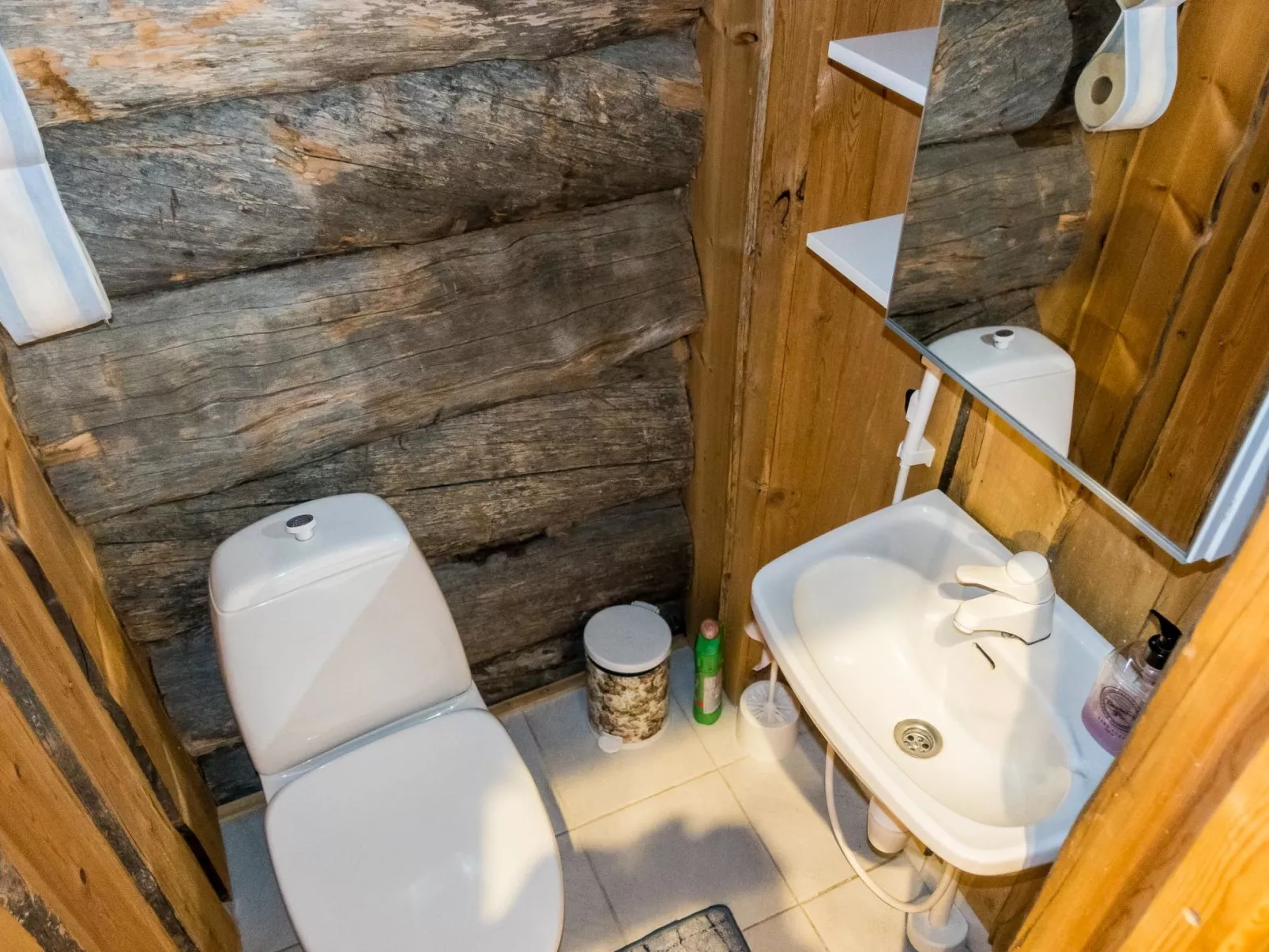 Luostonseita 1-Drinnen