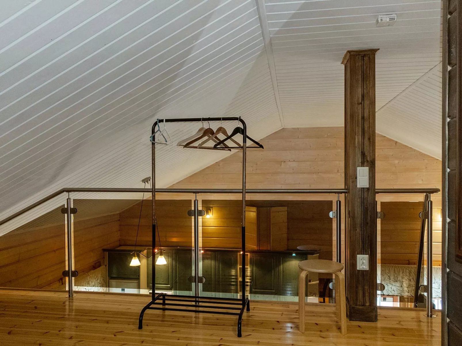 Puuhapirtti 1-Drinnen