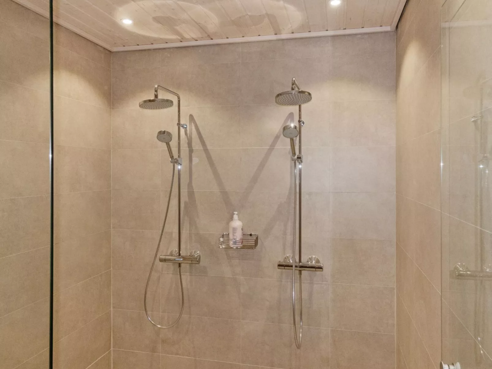 Villa paadari-Drinnen