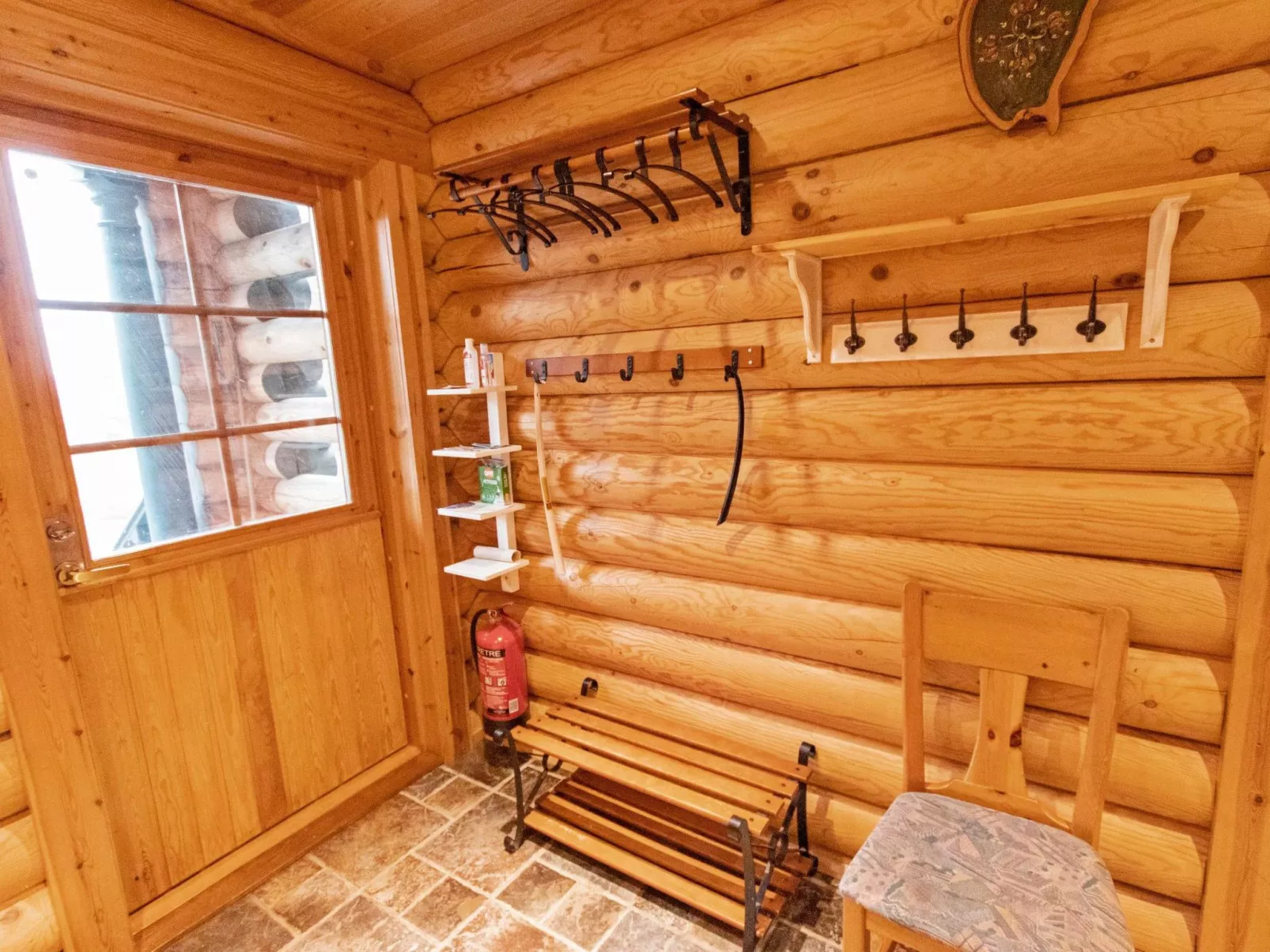 Tievanlaita 10-Inside