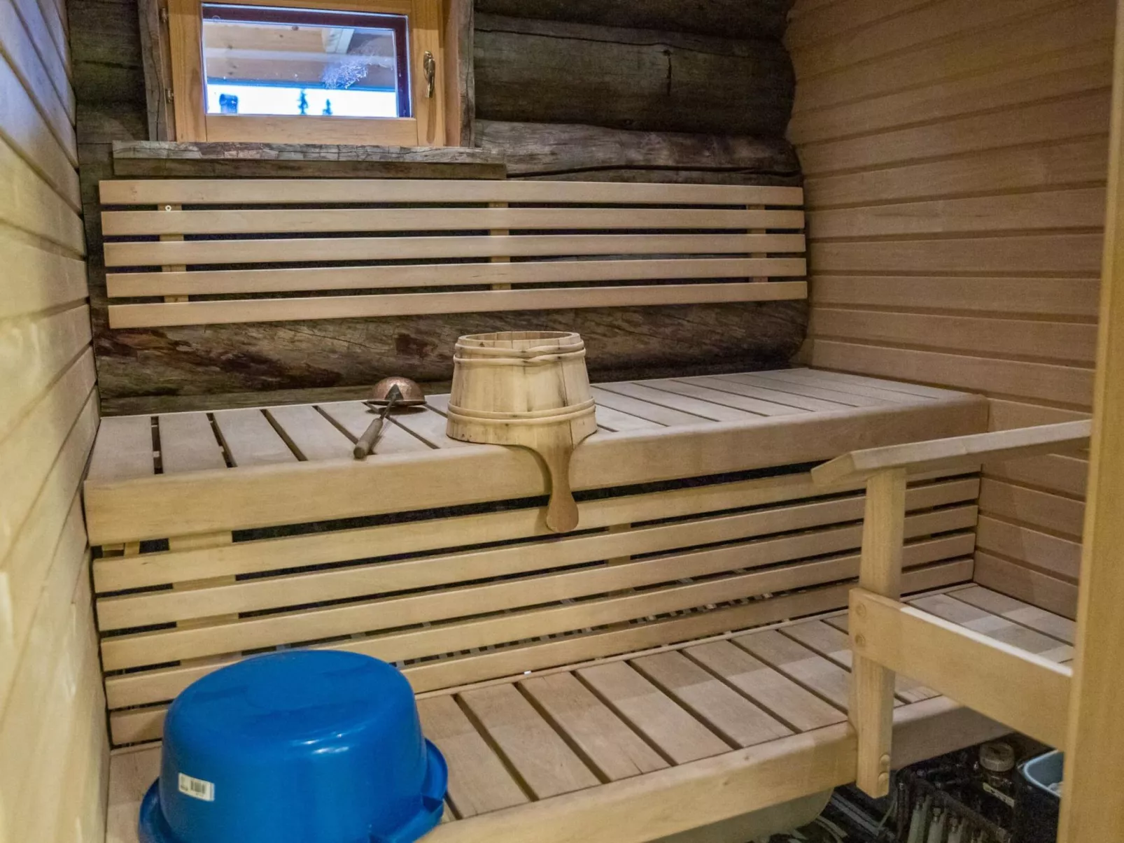 Sapara v, p61-Dedans