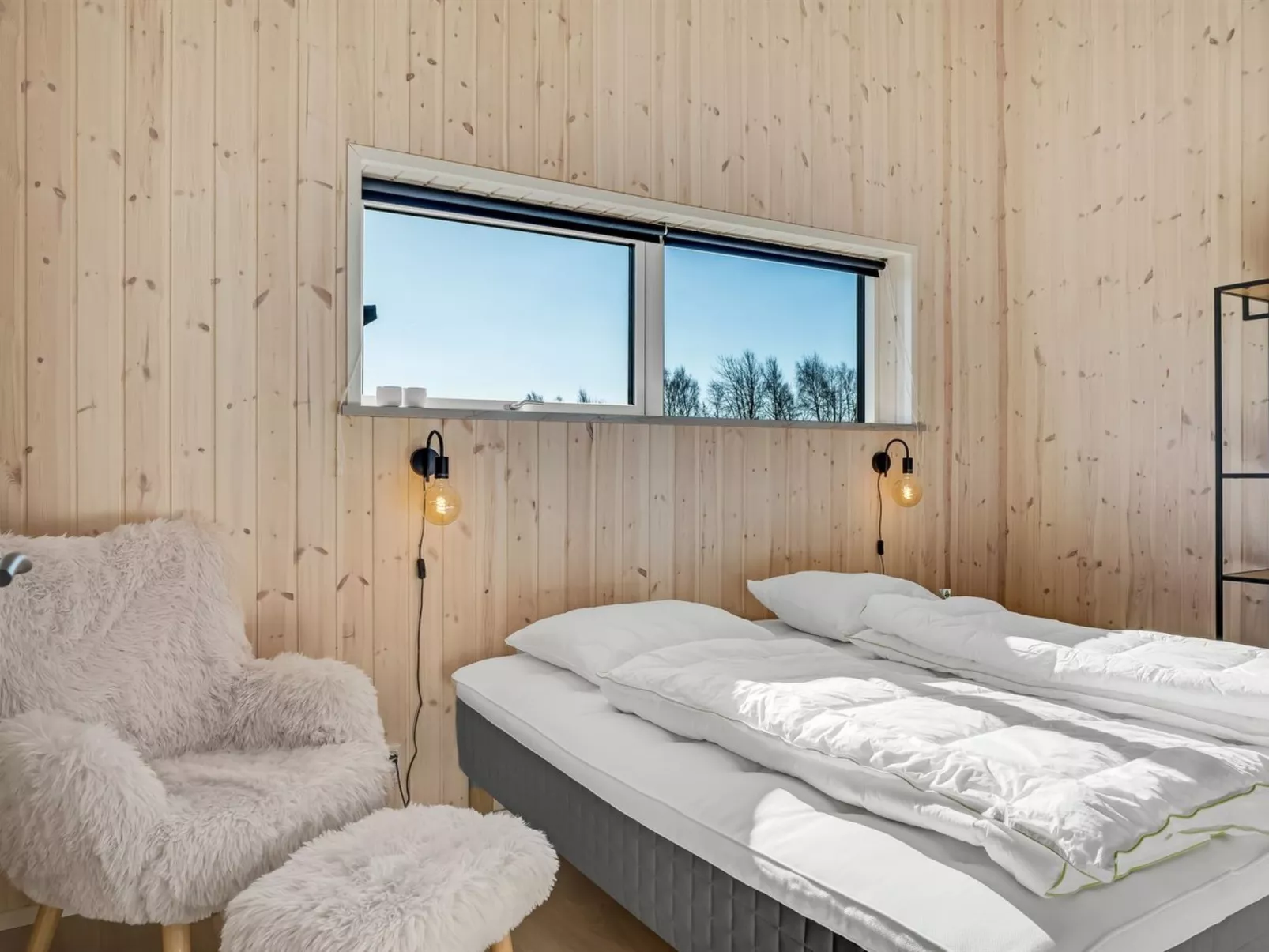 "Ilze" -  from the sea-Drinnen