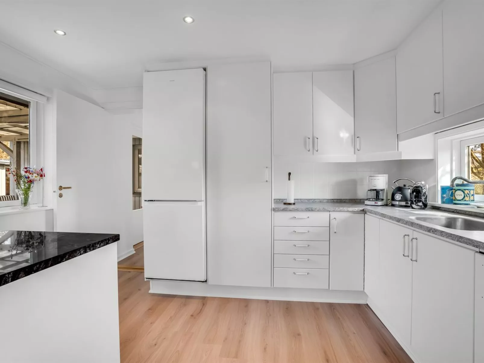 "Hane" - 750m from the sea-Inside