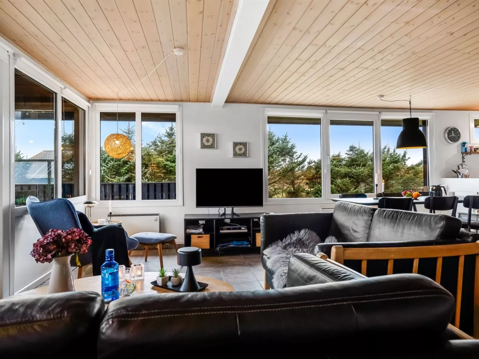 "Erblin" - 400m from the sea-Drinnen