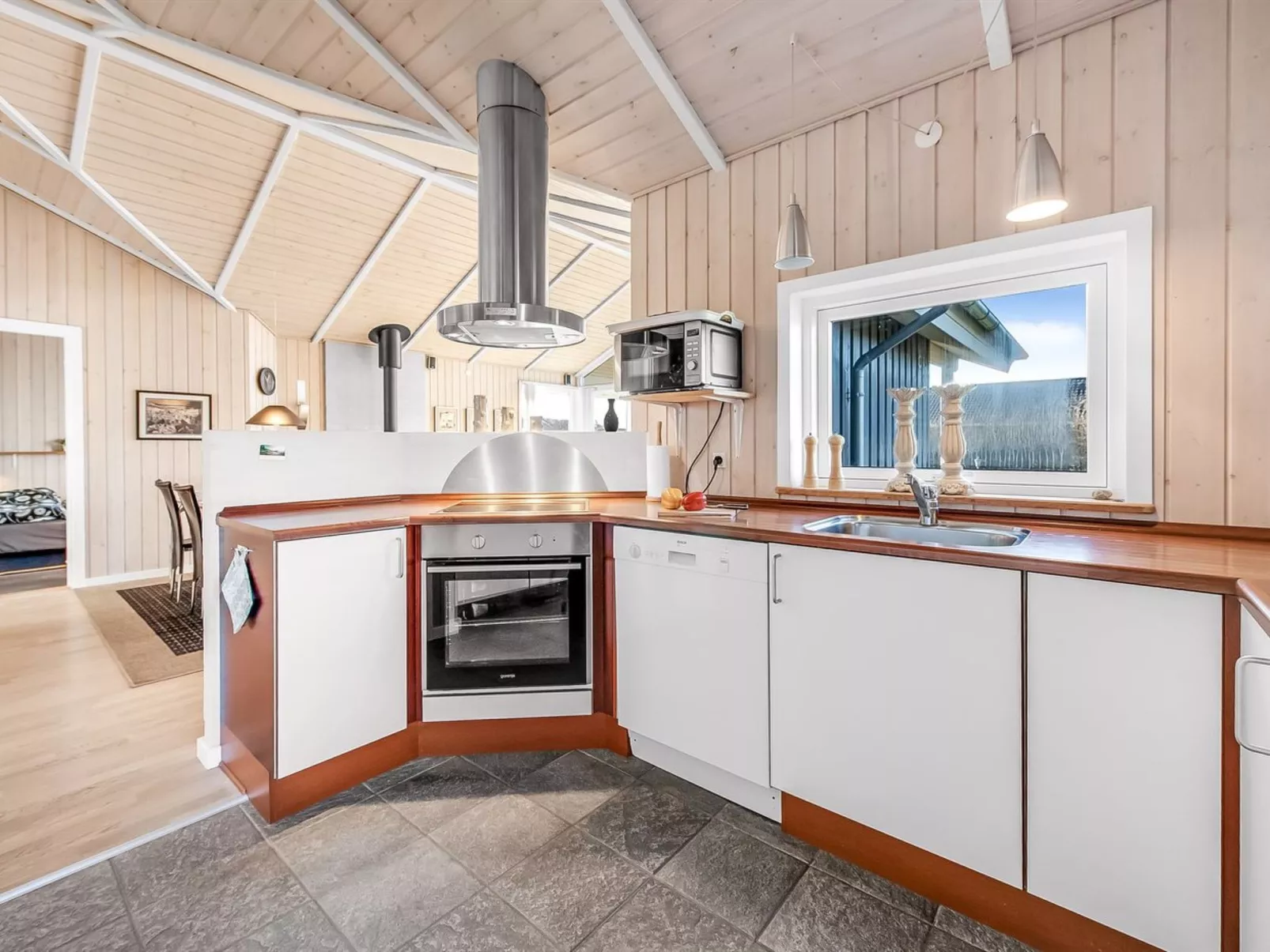 "Asgard" - 800m to the fjord-Inside