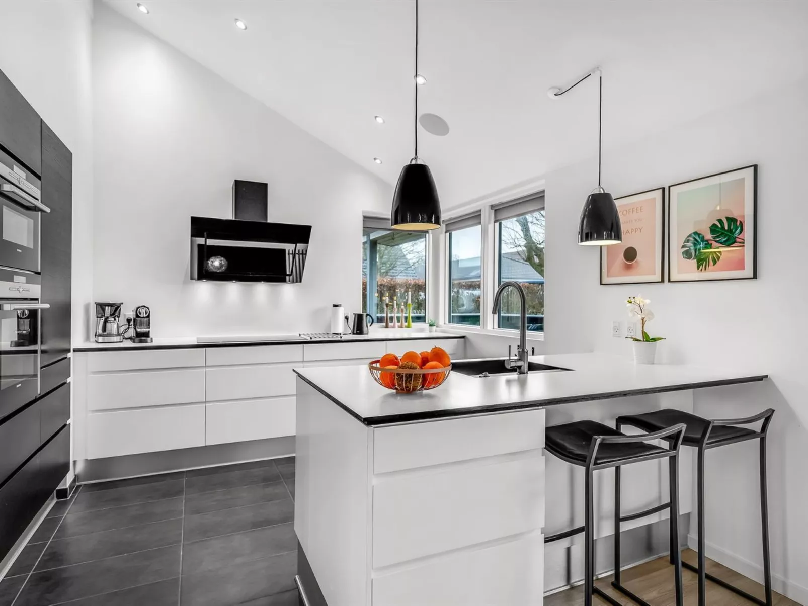 "Carlie" - 250m to the fjord-Inside