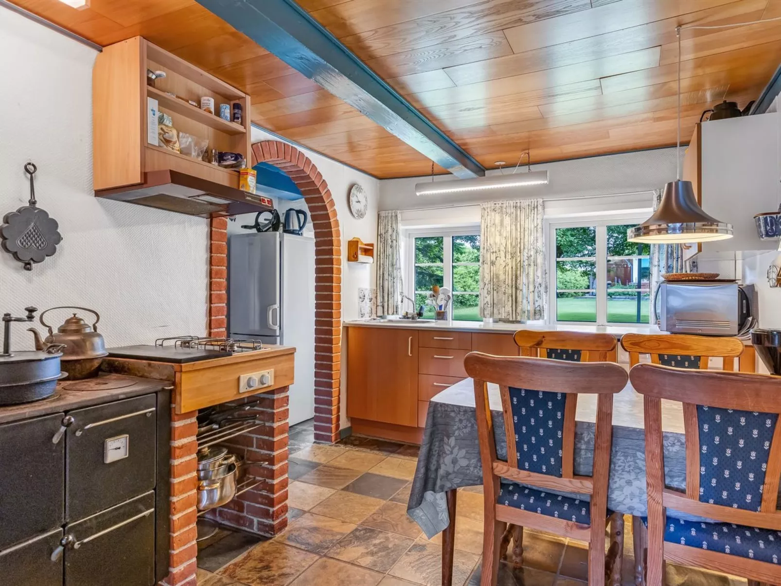 "Tuki" - 10km from the sea-Inside