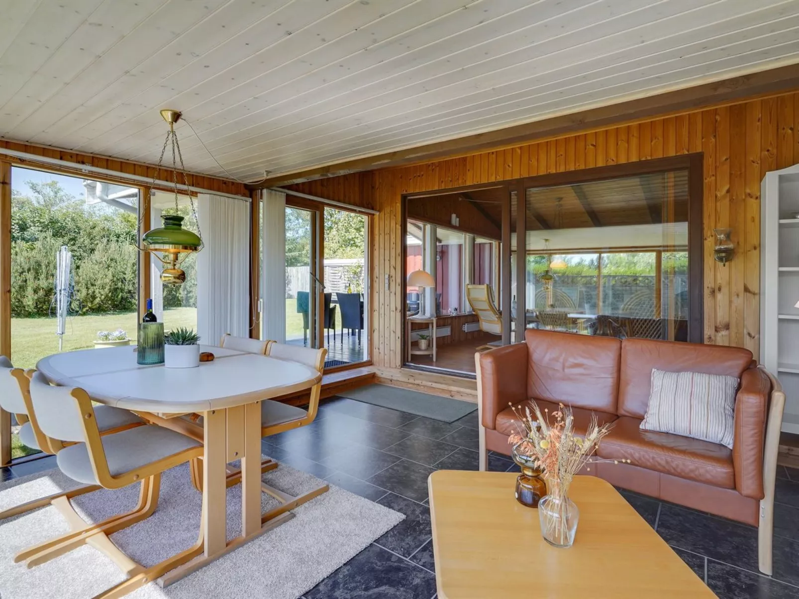 "Kaarle" - 400m to the fjord-Dedans