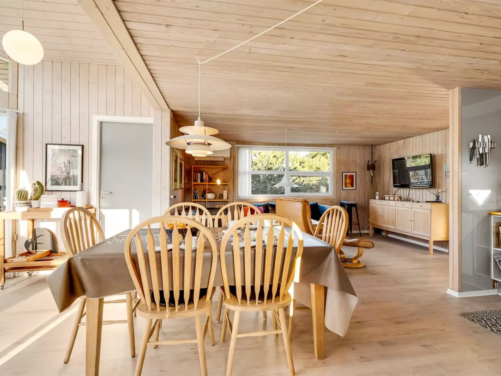 "Elsabet" - 700m to the fjord-Drinnen