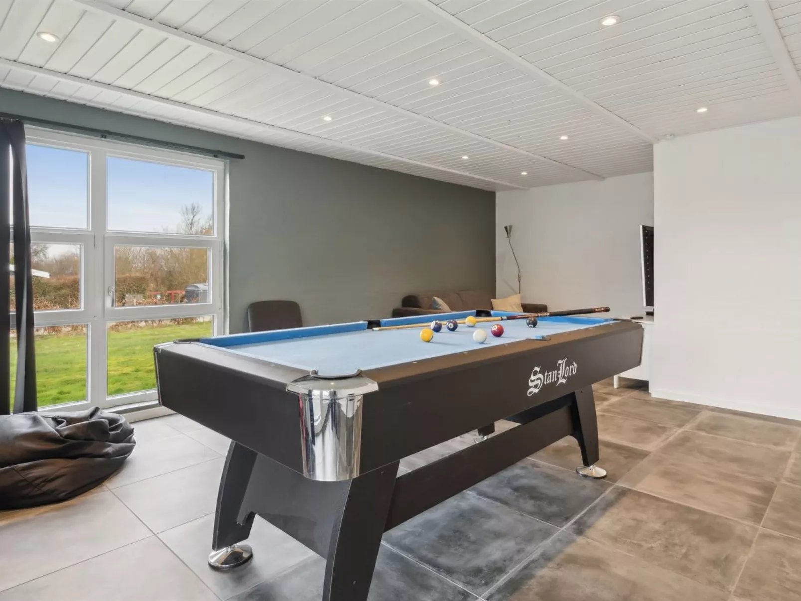 "Akira" - 250m from the sea-Inside