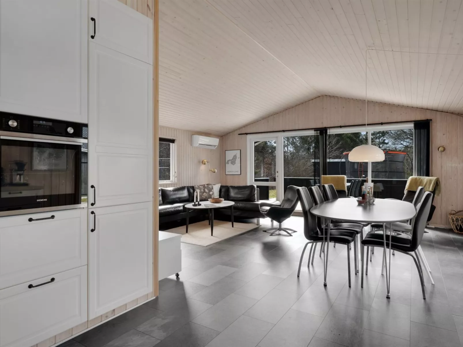 "Onni" - 2.3km from the sea-Inside