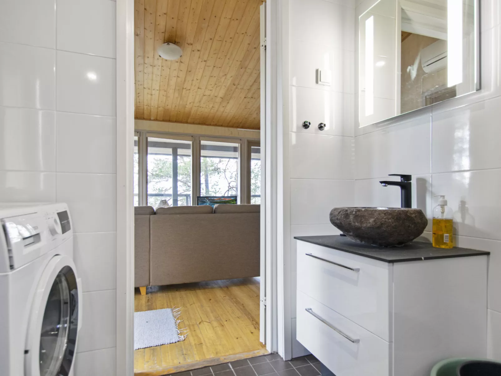 Keskikallio, nuasjärvi-Dedans