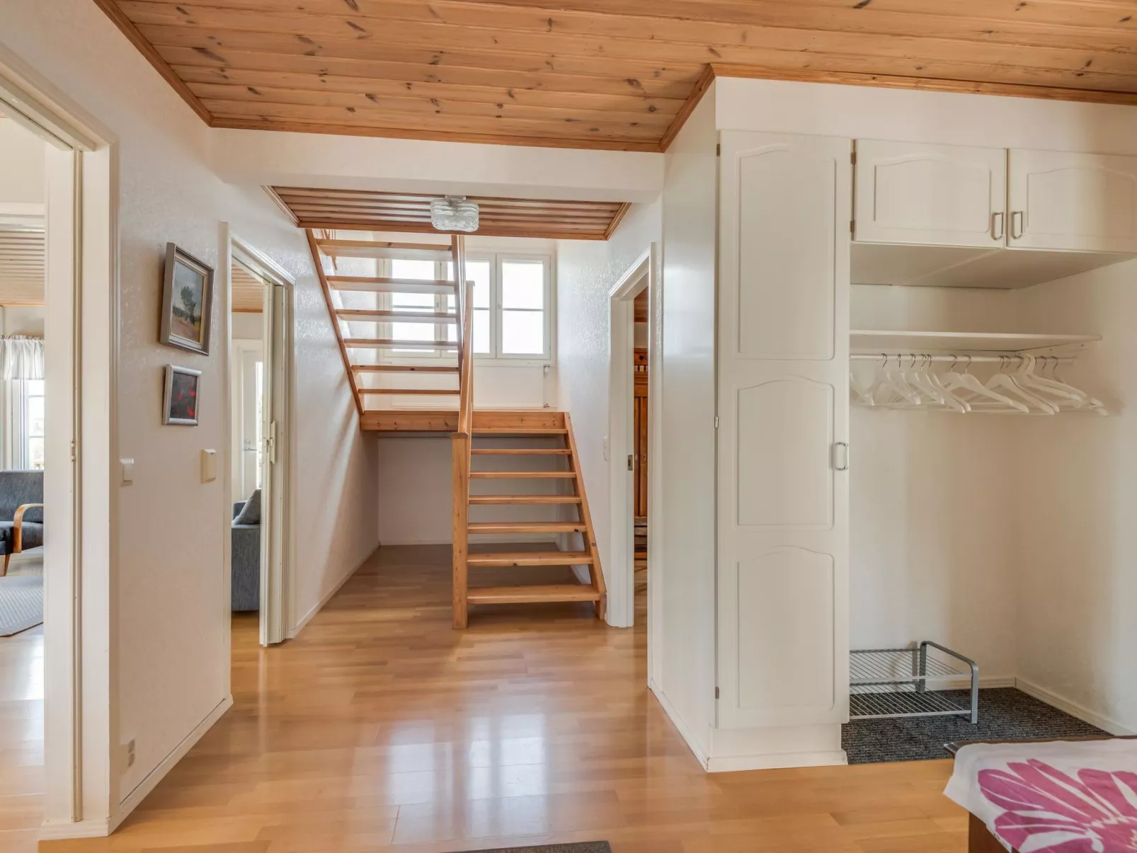 Villa pääsky-Drinnen