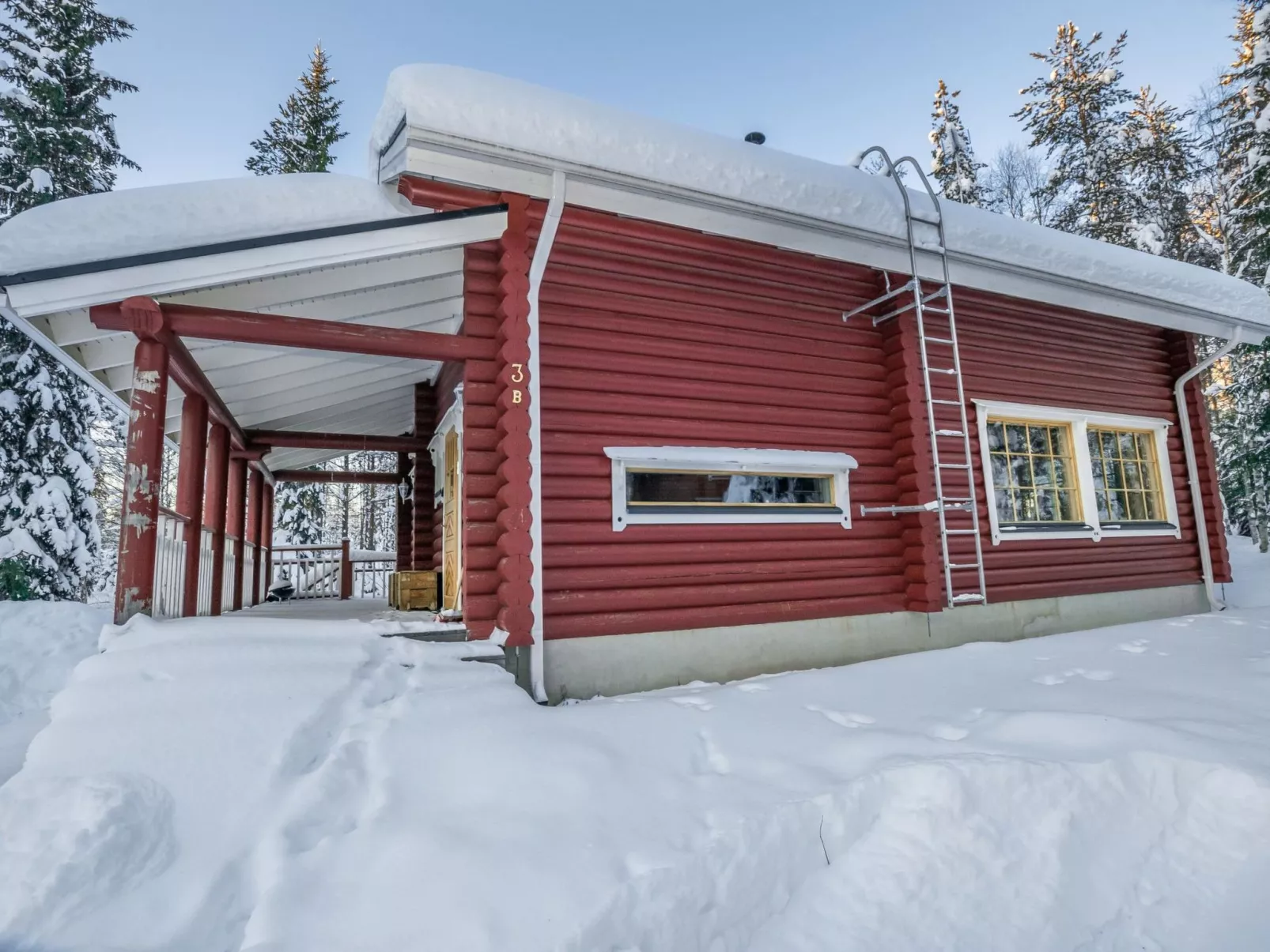 Hiisi mökki-Drinnen