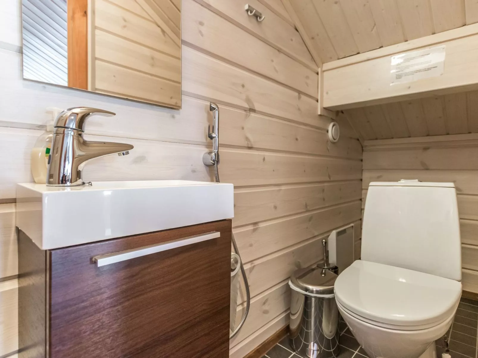 Aurinko-saaga 6 paritalo-Dedans