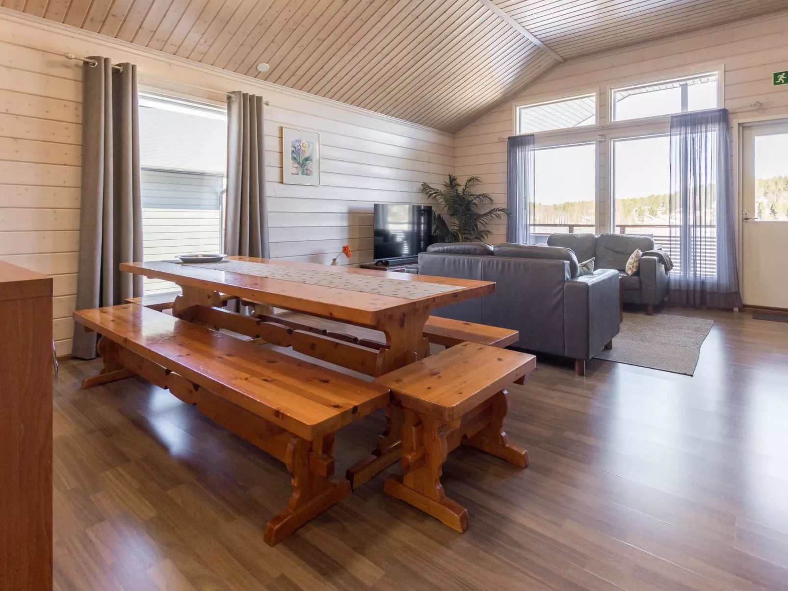 Hallan karhu b, paritalo-Inside