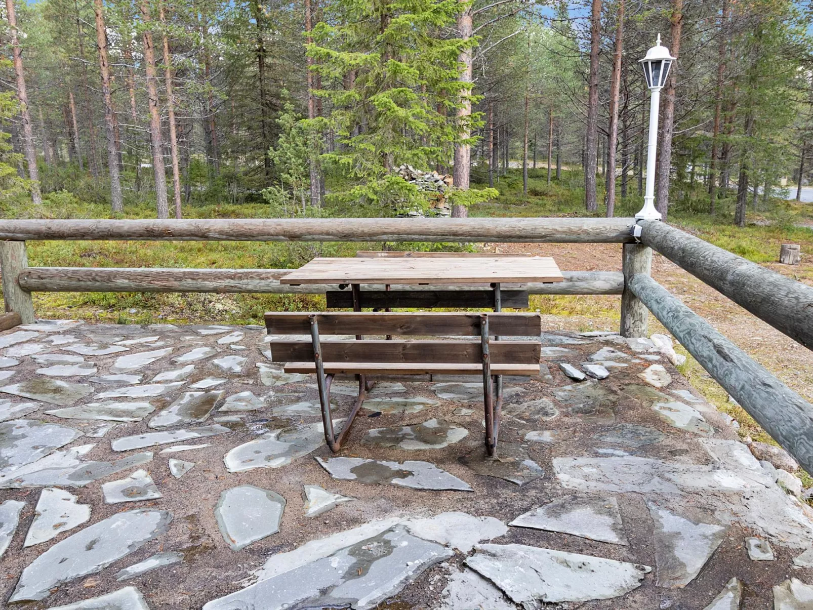 Agenttimajat 2-Dedans