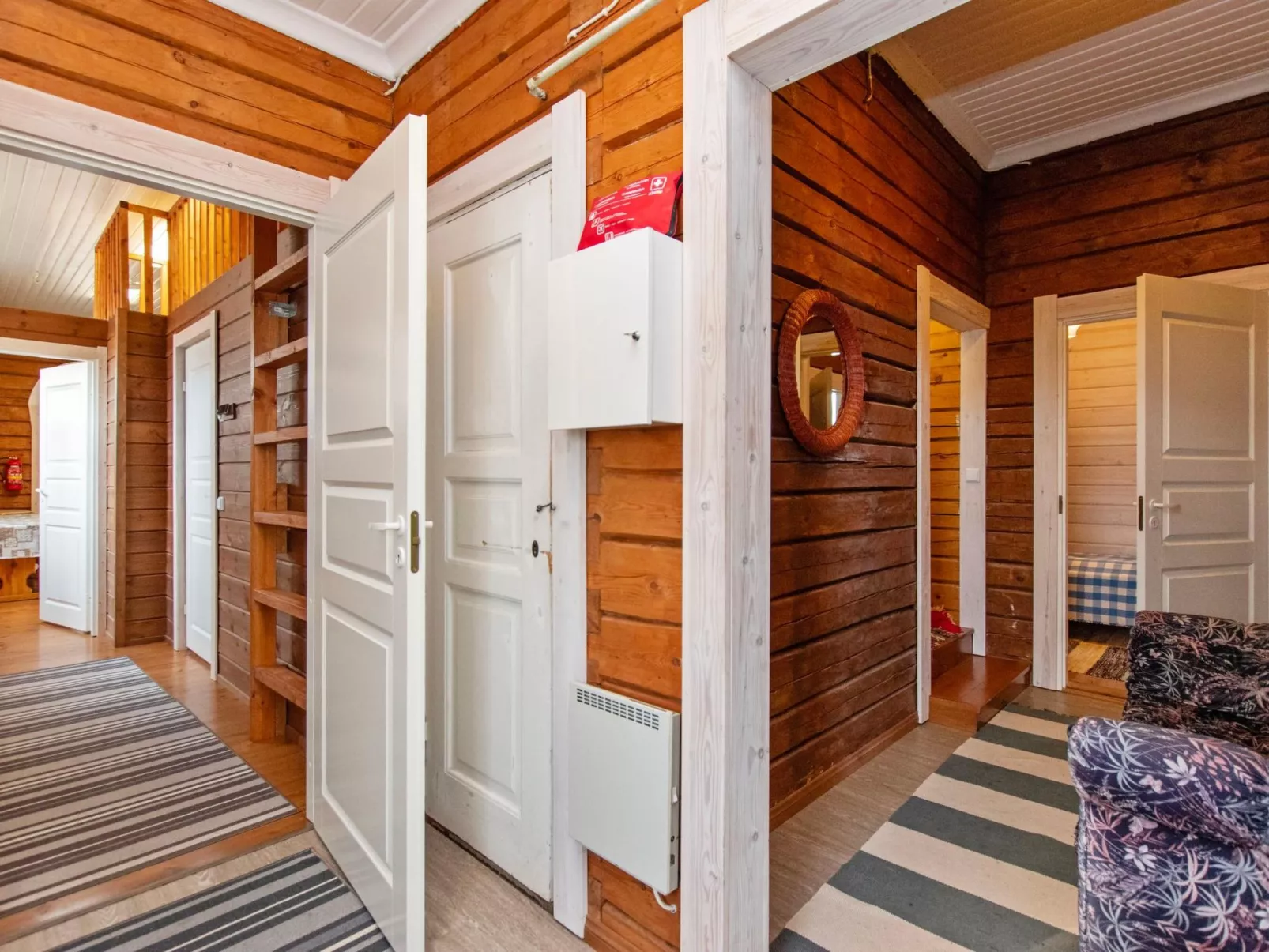 Kaislajärven huvila-Drinnen