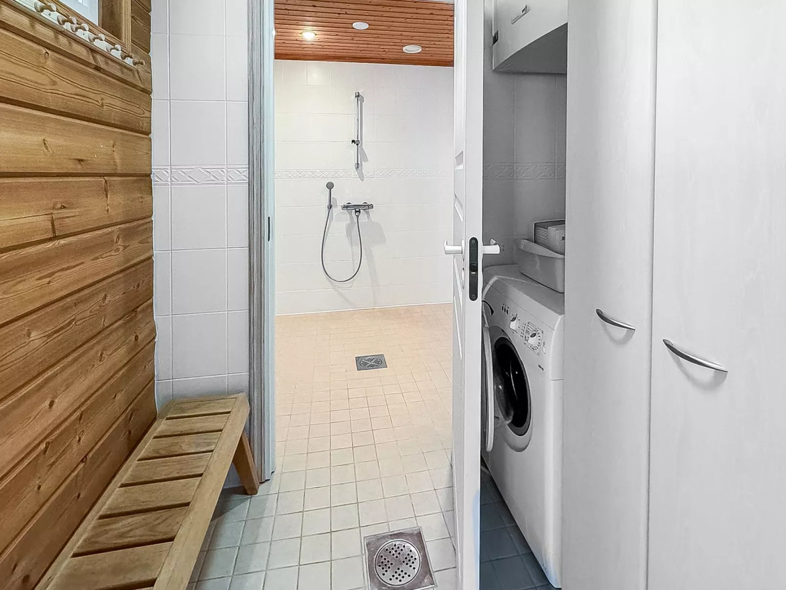 Villa taikavuosseli-Inside