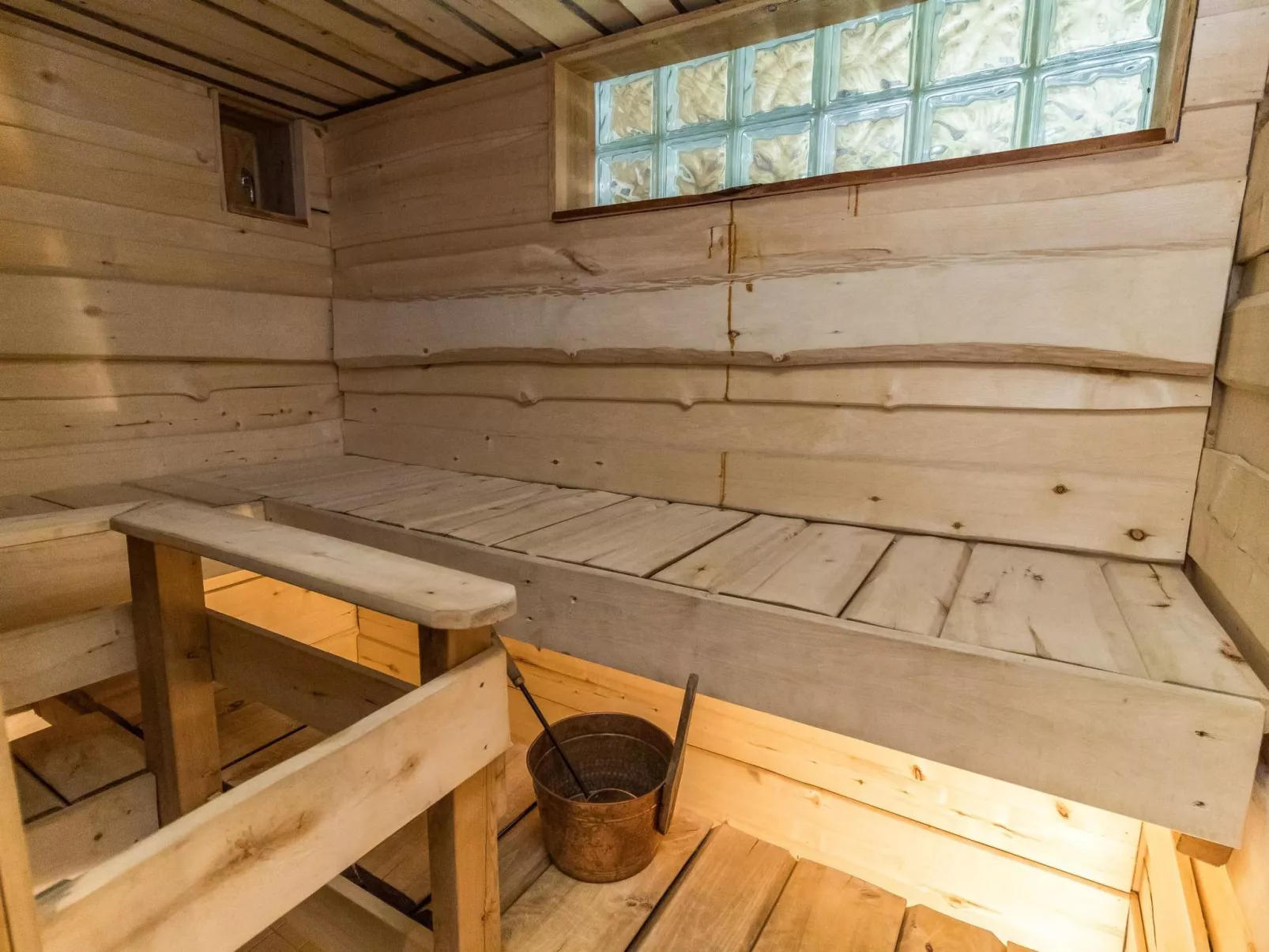 Matkajoentie 4b-Dedans