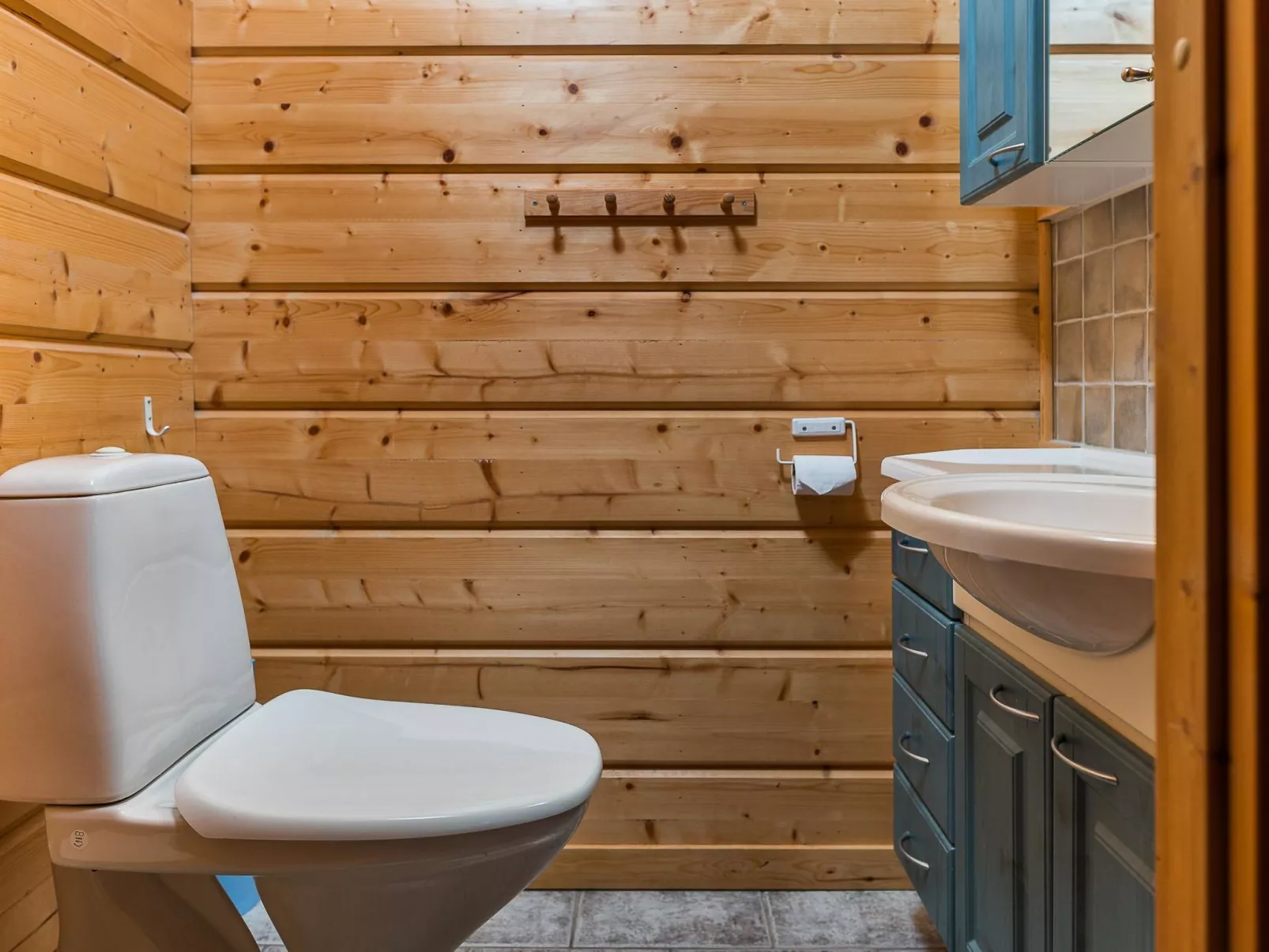 Kinostupa 2a (15-16)-Inside