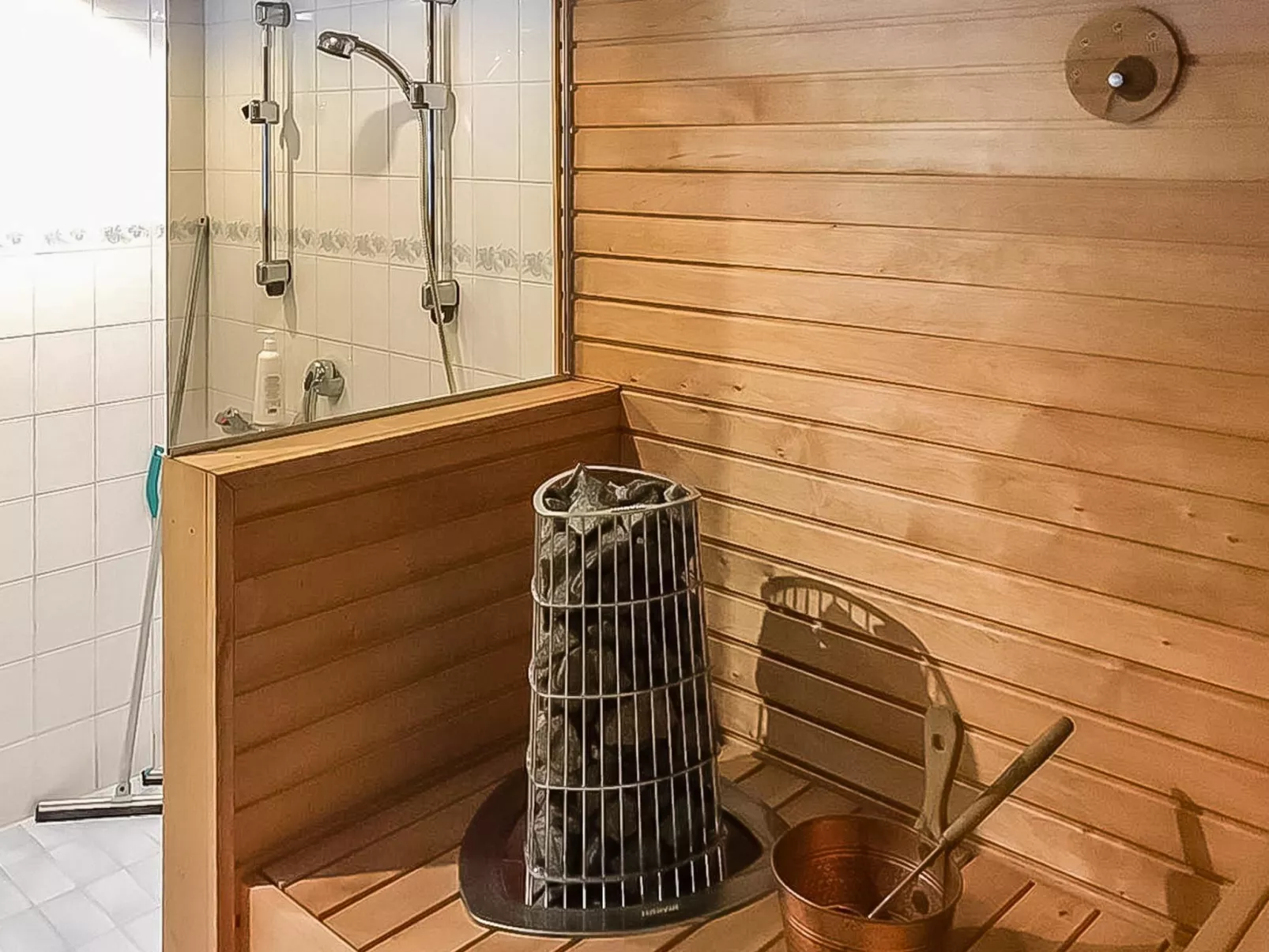 Metsä-vuosseli rukalumous-Dedans