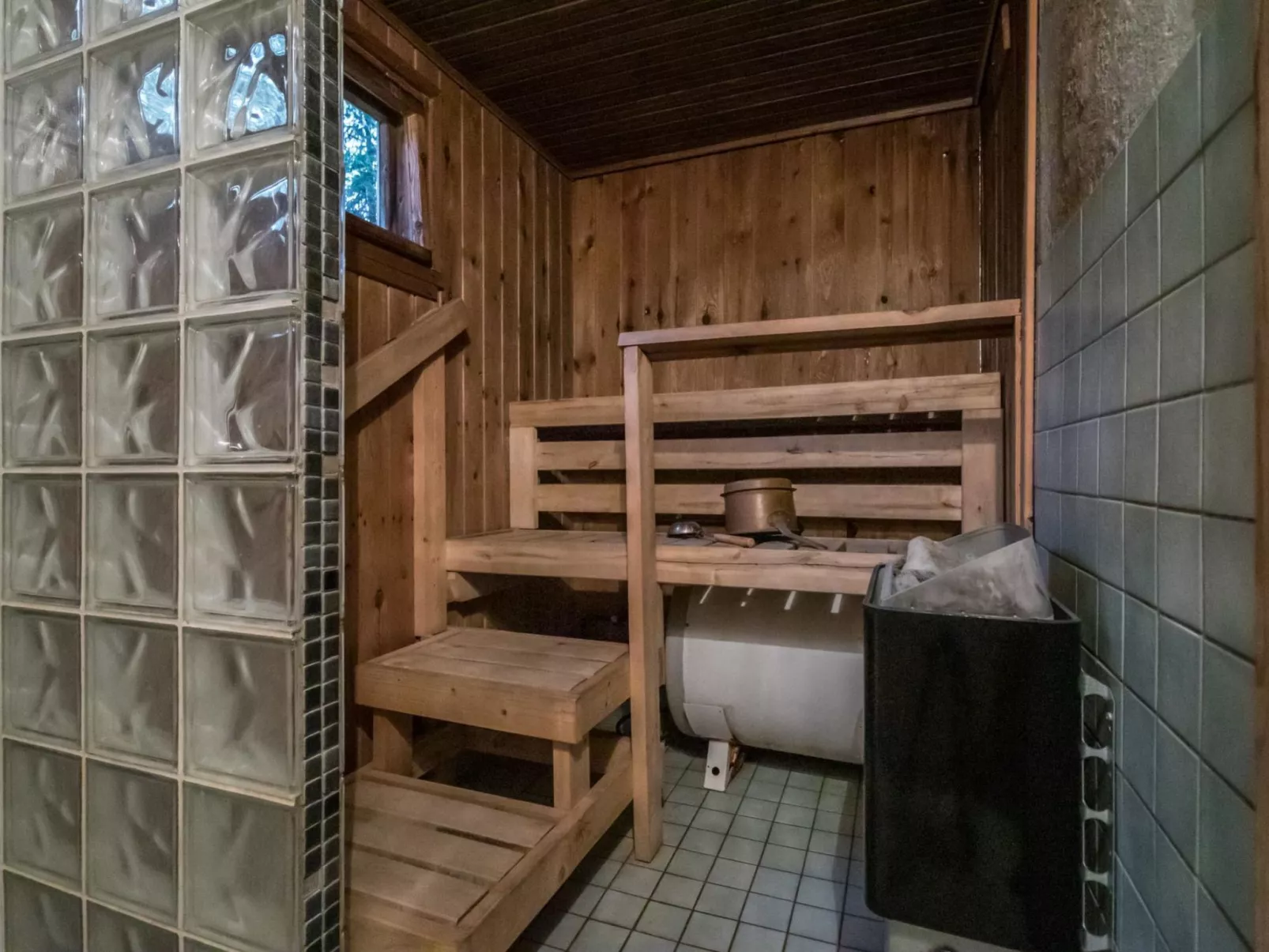 Puutarhurin mökki-Dedans