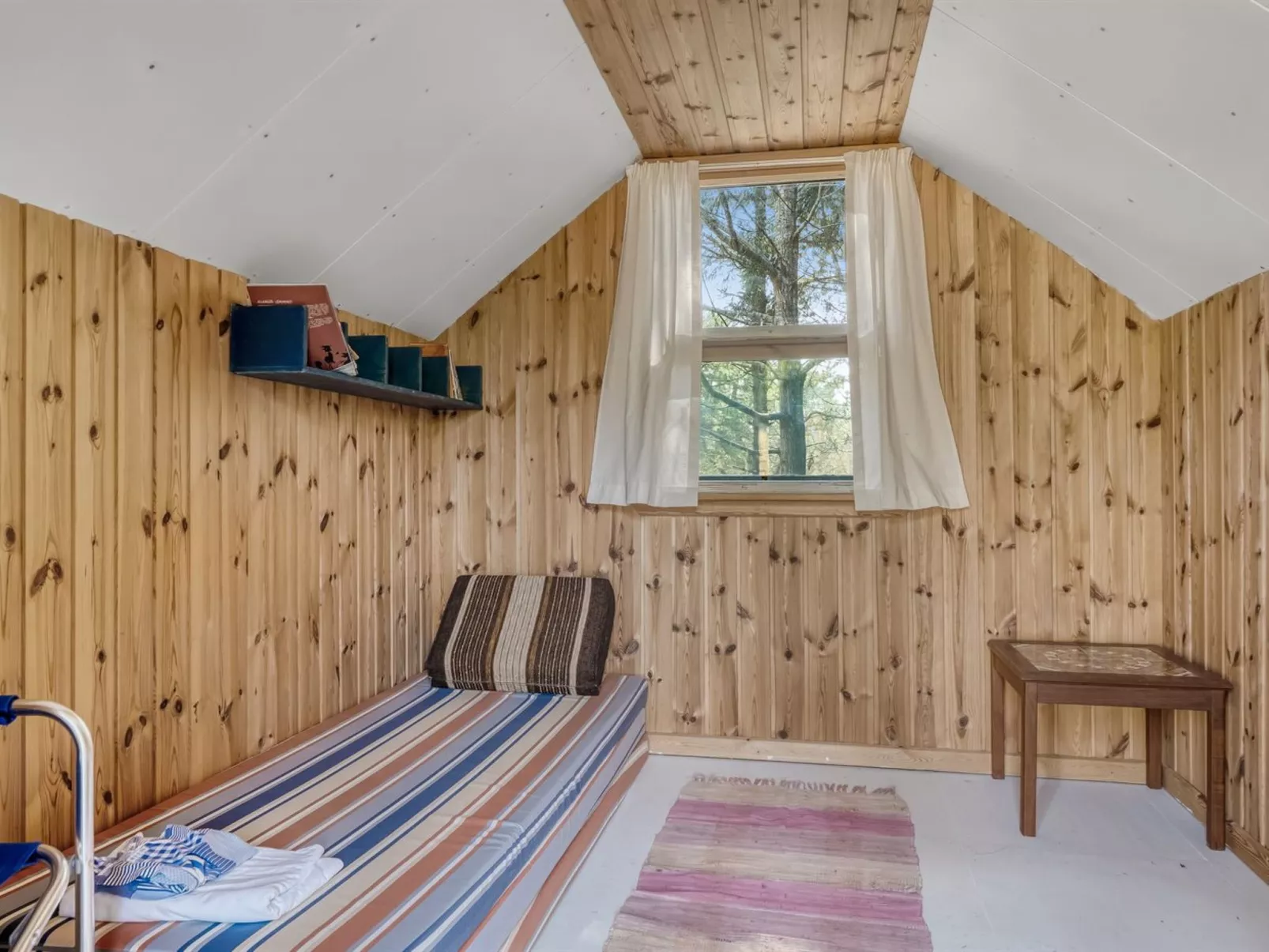 "Nimrod" - 800m from the sea-Dedans