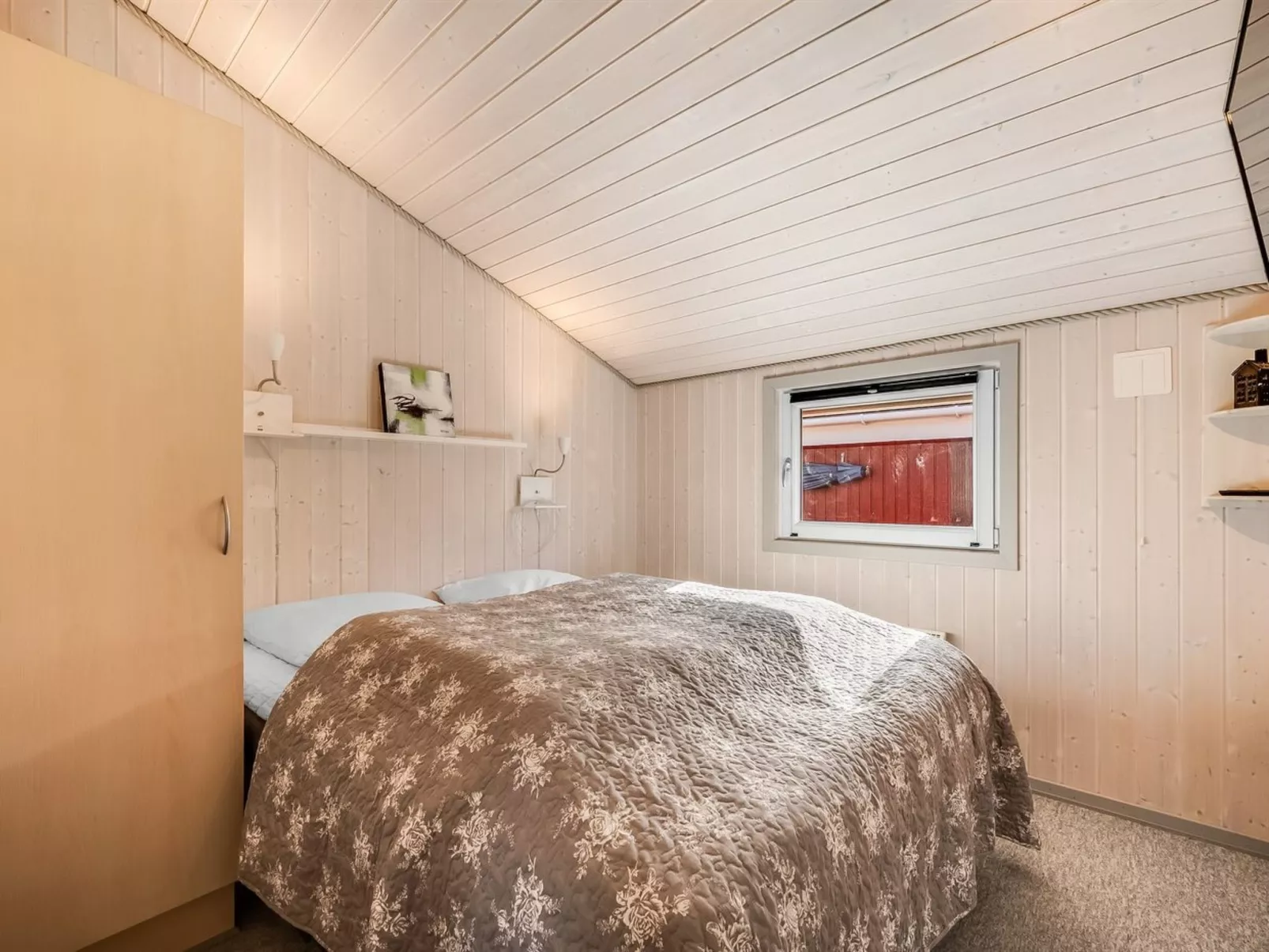 "Seba" - 1km to the fjord-Inside